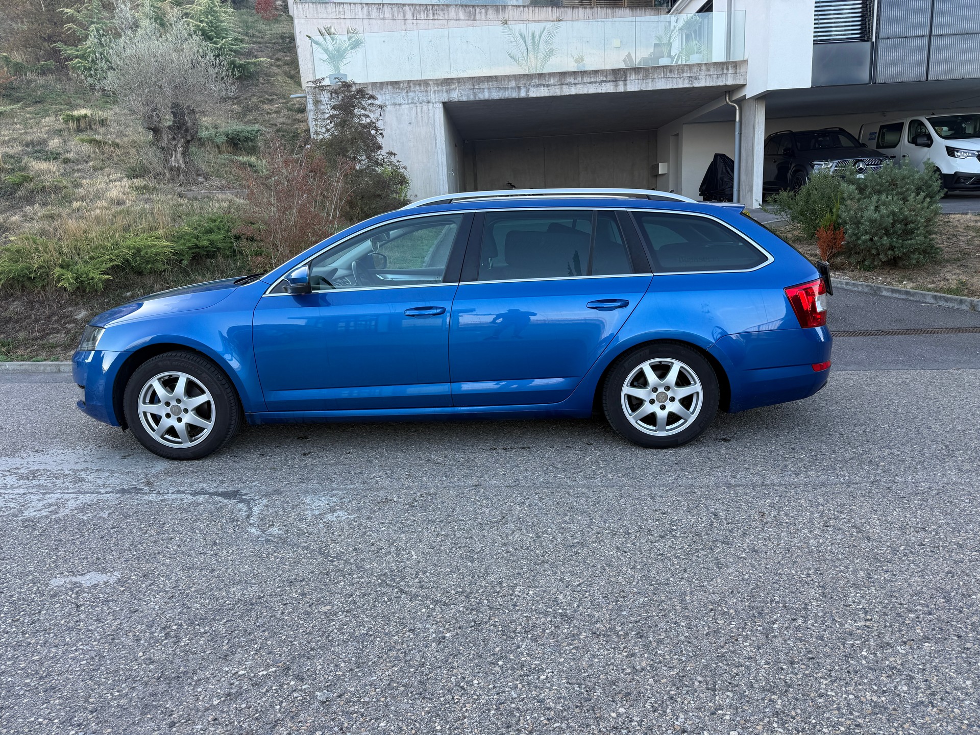 SKODA Octavia Combi 2.0 TDI Elegance 4x4-image-7
