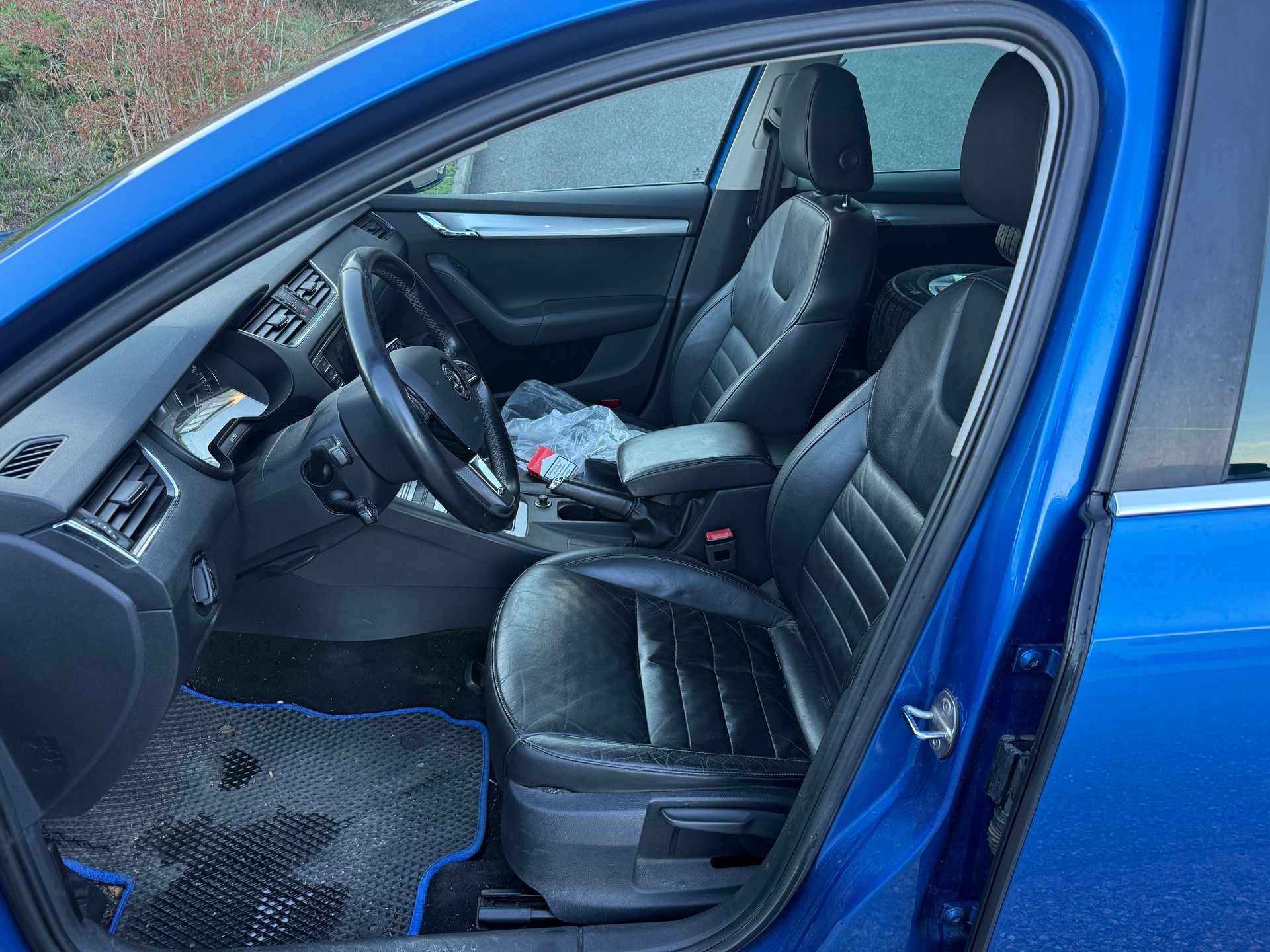 SKODA Octavia Combi 2.0 TDI Elegance 4x4-image-9