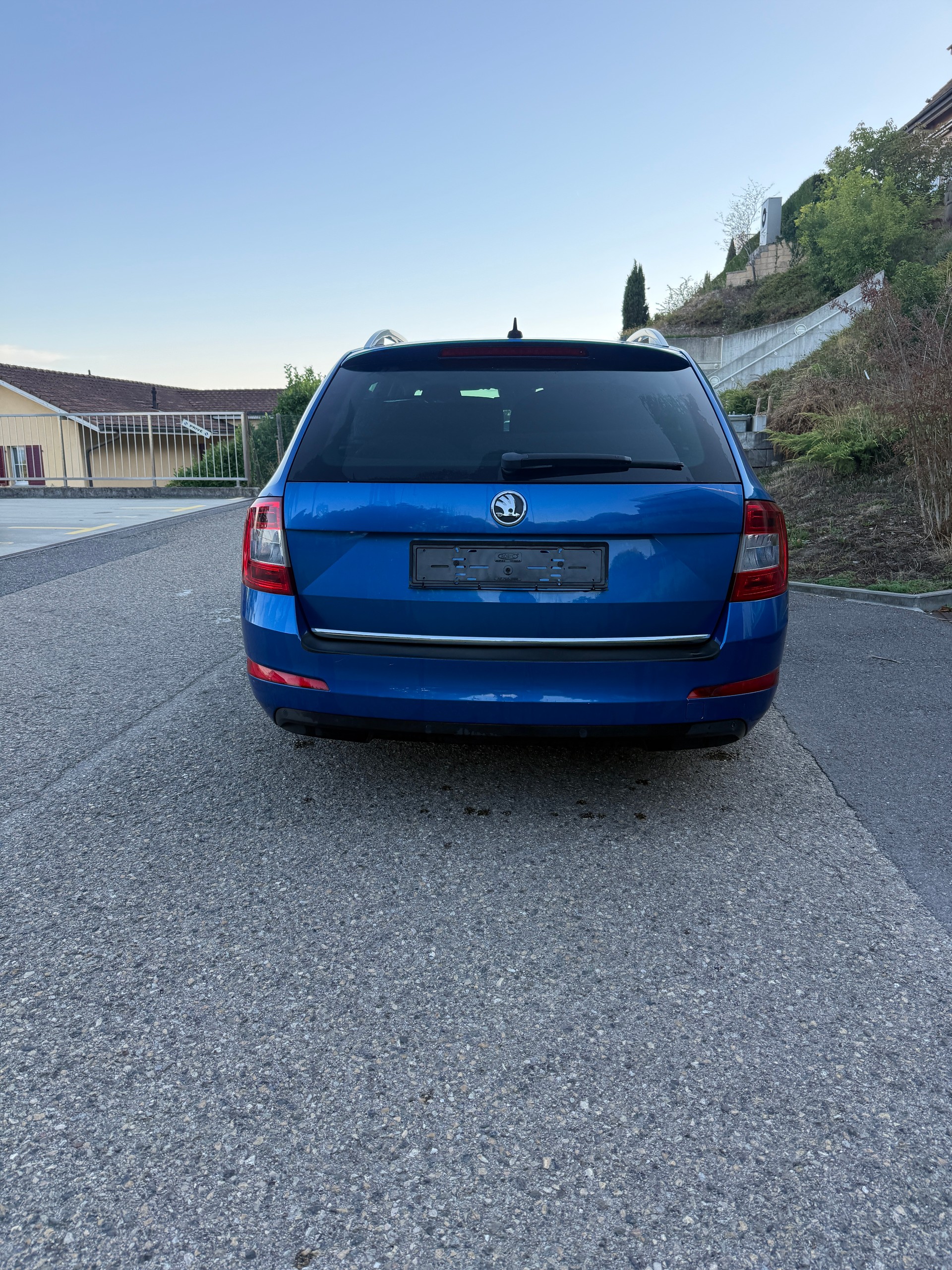 SKODA Octavia Combi 2.0 TDI Elegance 4x4-image-3