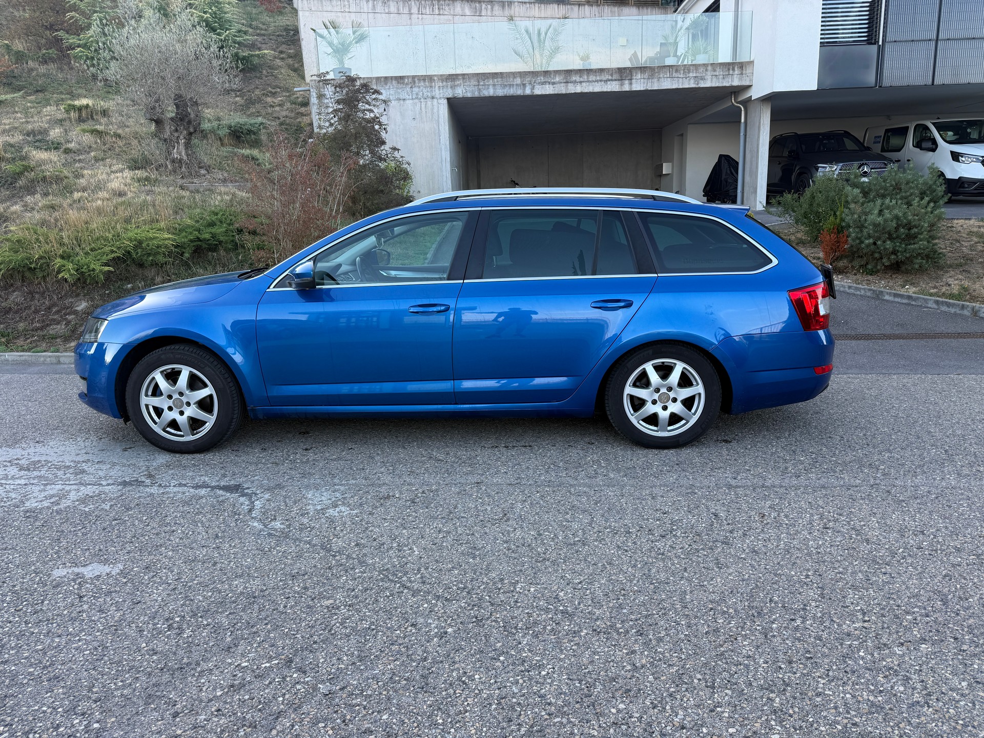 SKODA Octavia Combi 2.0 TDI Elegance 4x4-image-6