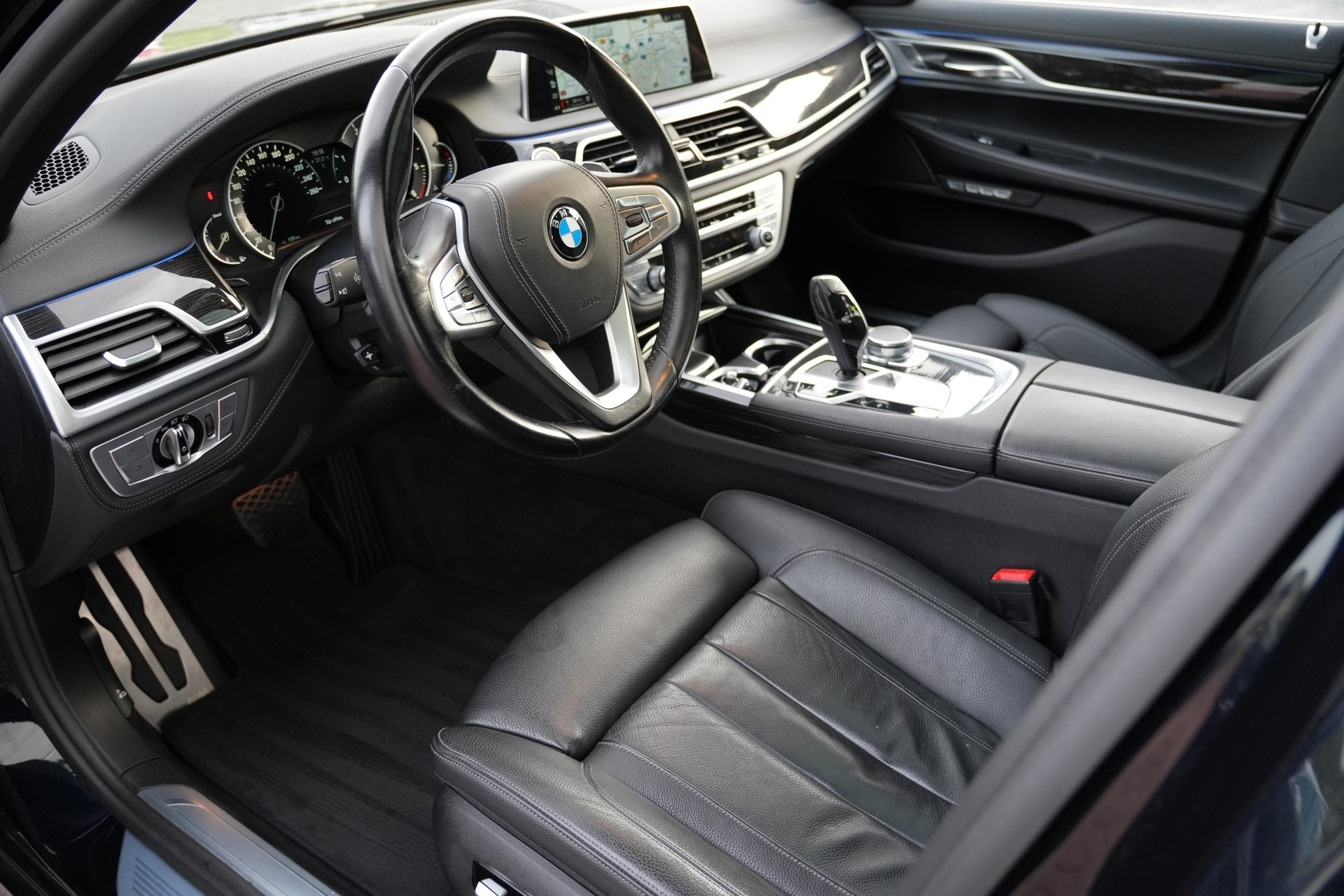 BMW 730d xDrive Steptronic M Sport-image-10