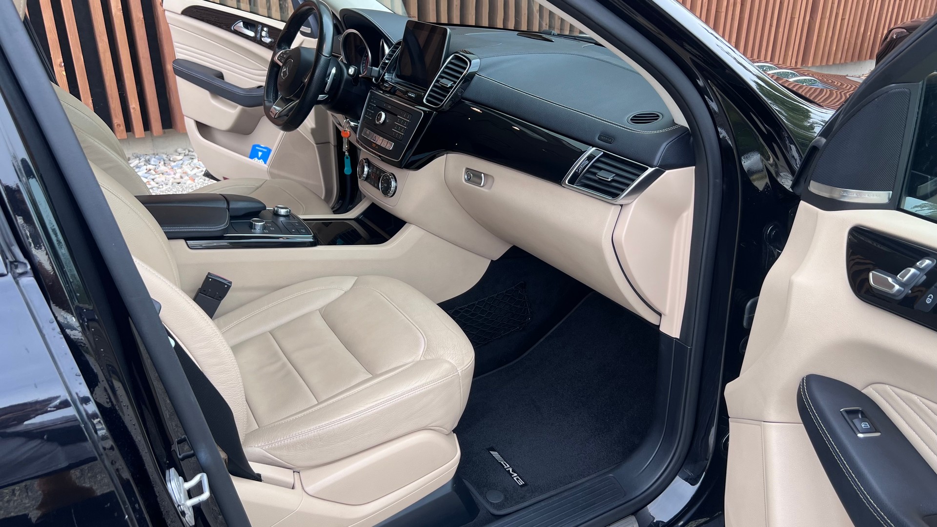 MERCEDES-BENZ GLE 43 AMG-image-5