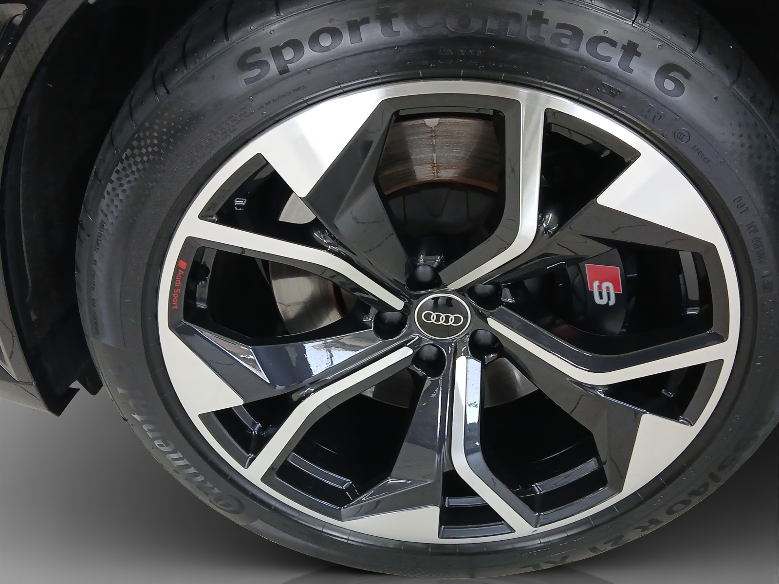 AUDI e-tron S quattro-image-13