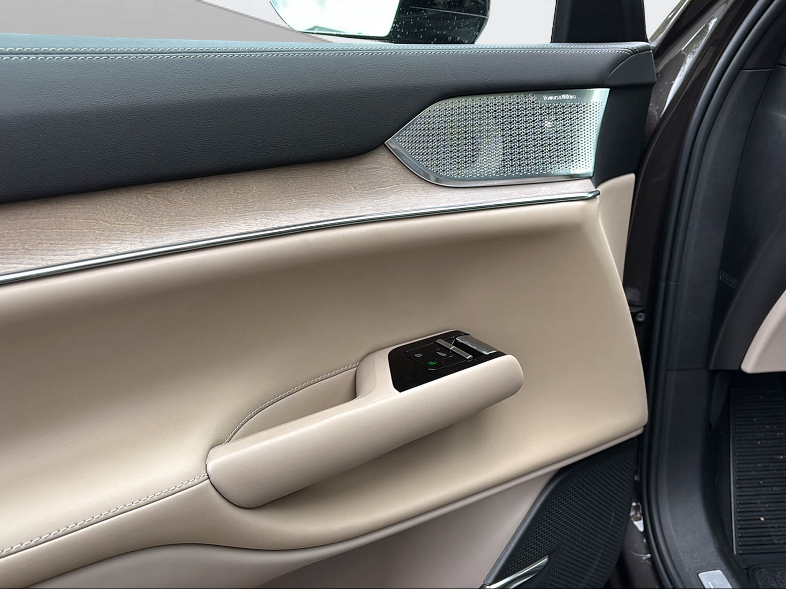 VOLVO EX90 Twin Performance 106 kWh Ultra AWD-image-16