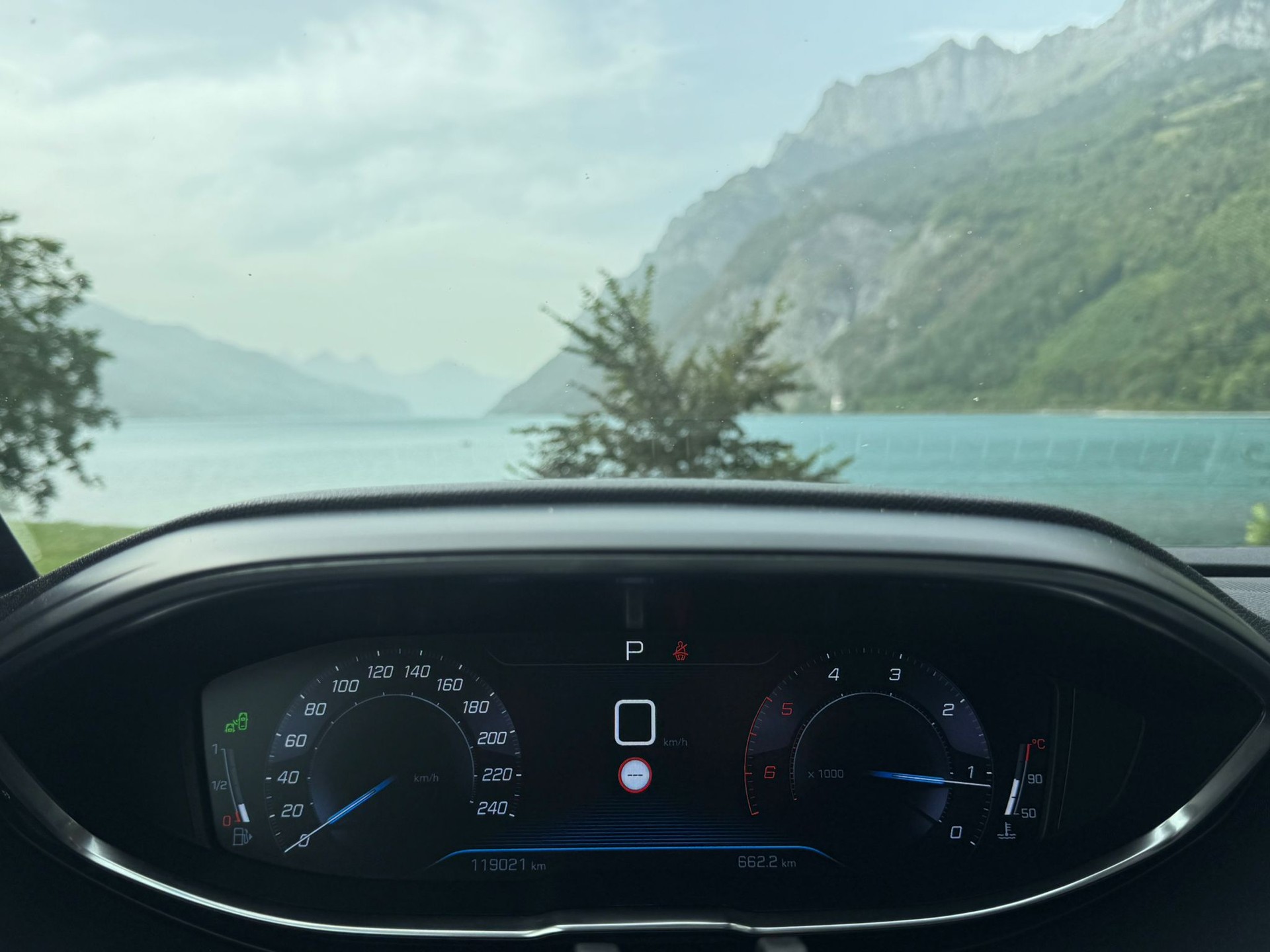 PEUGEOT 3008 1.5 BlueHDi Allure EAT-image-17