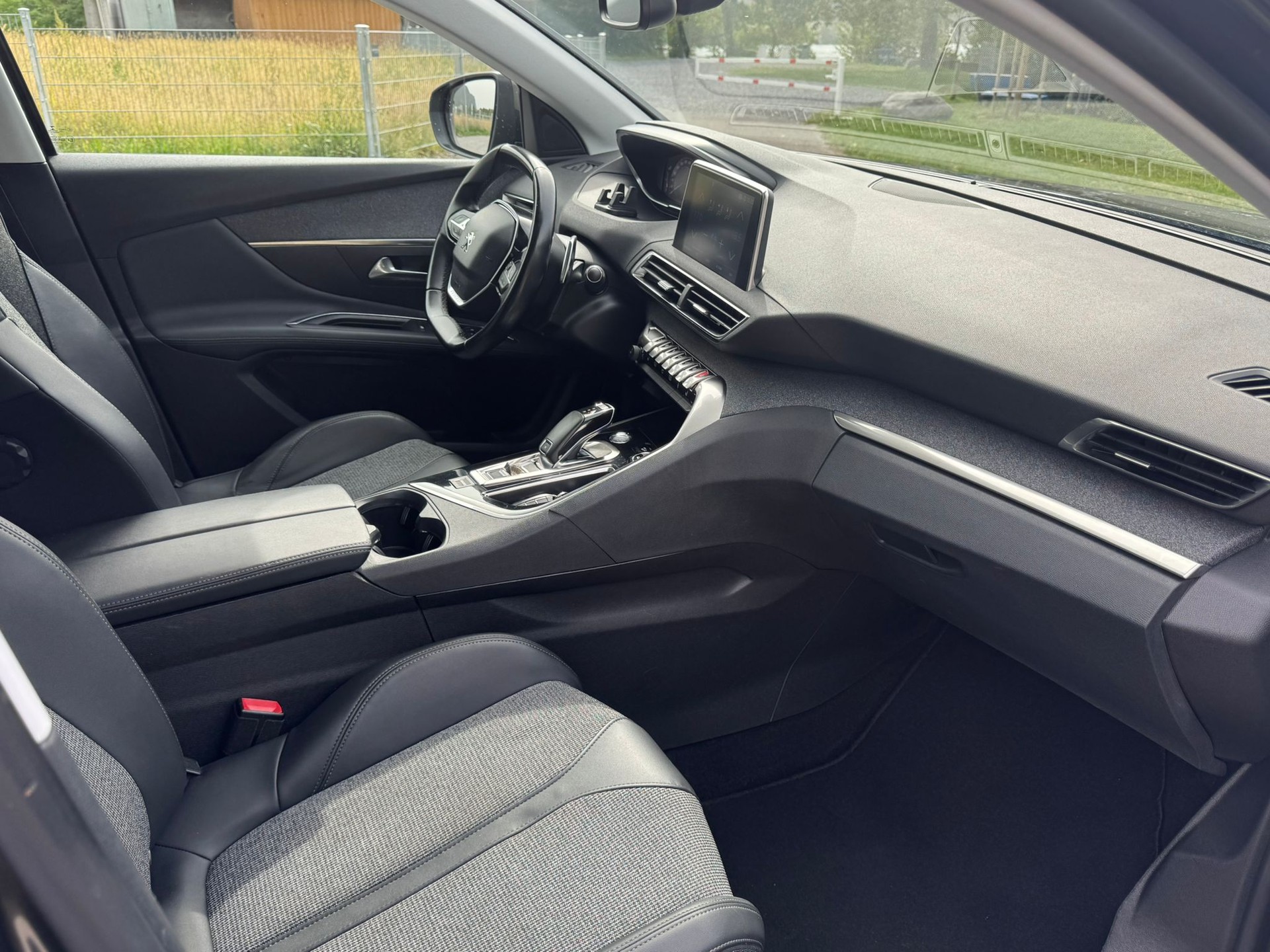 PEUGEOT 3008 1.5 BlueHDi Allure EAT-image-11