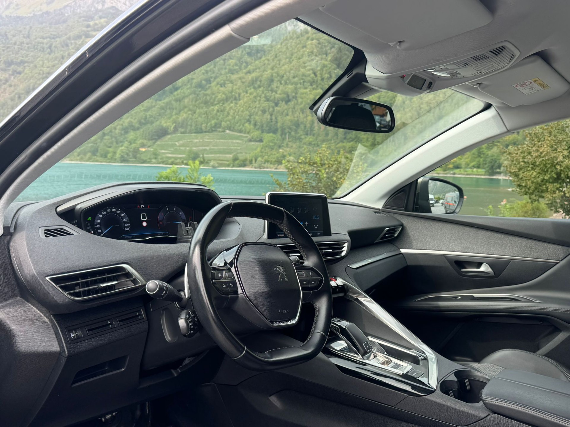 PEUGEOT 3008 1.5 BlueHDi Allure EAT-image-13