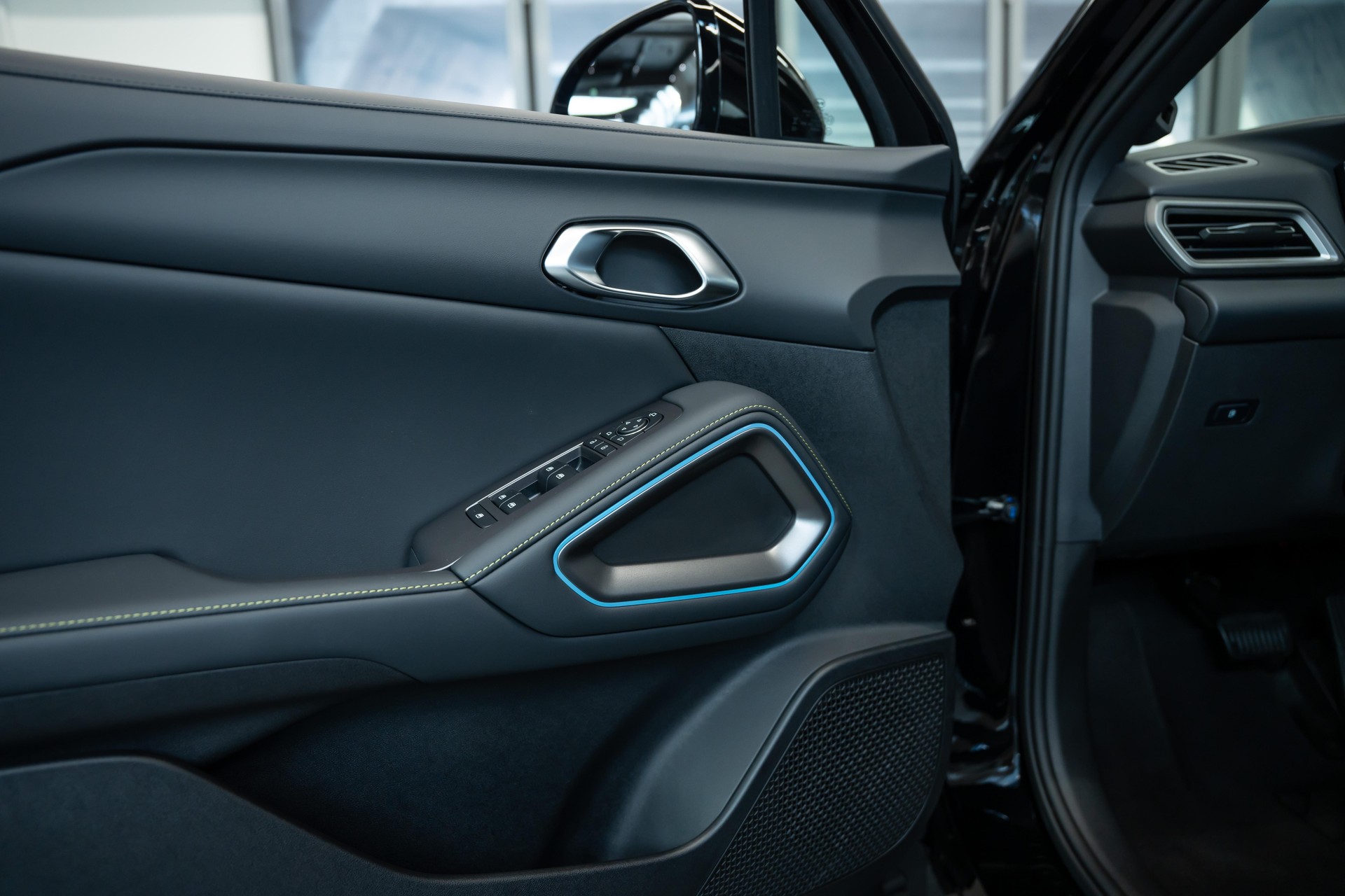 BYD Atto 2 DM-i Boost-image-14