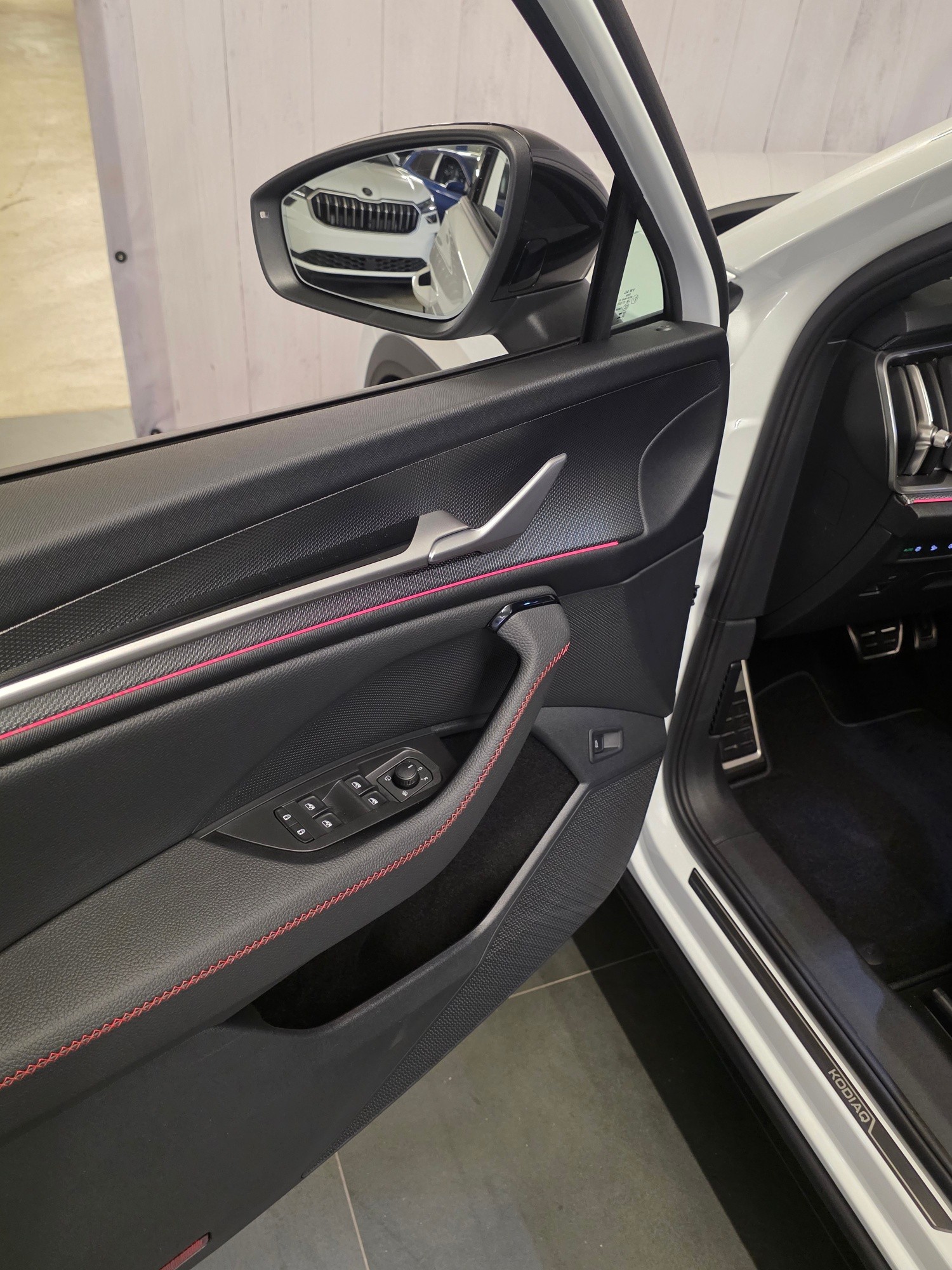 SKODA Kodiaq 2.0 TSI RS 4x4-image-11