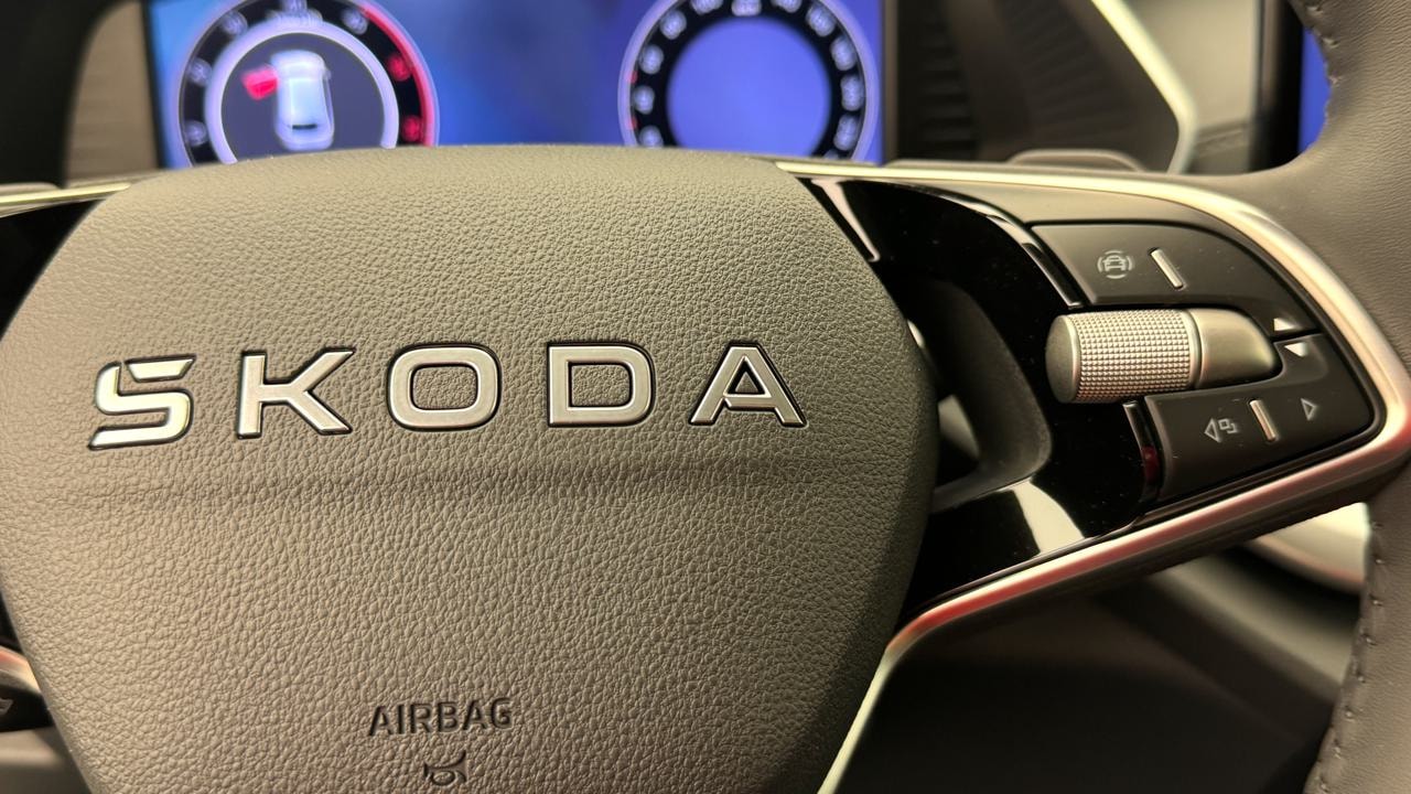 SKODA Octavia Combi 2.0 TDI DSG Selection-image-9