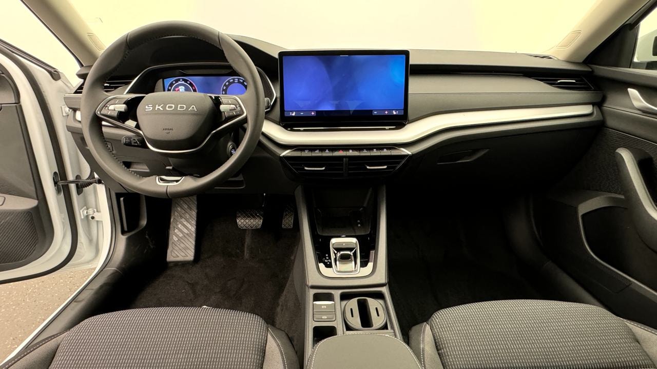 SKODA Octavia Combi 2.0 TDI DSG Selection-image-5