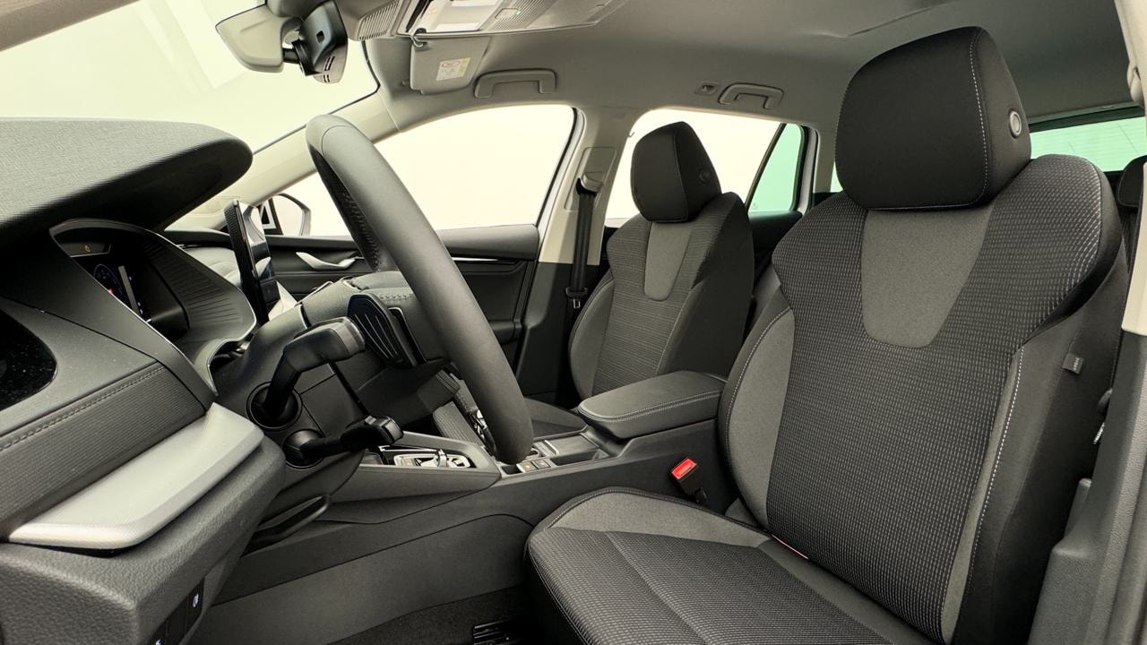 SKODA Octavia Combi 2.0 TDI DSG Selection-image-4