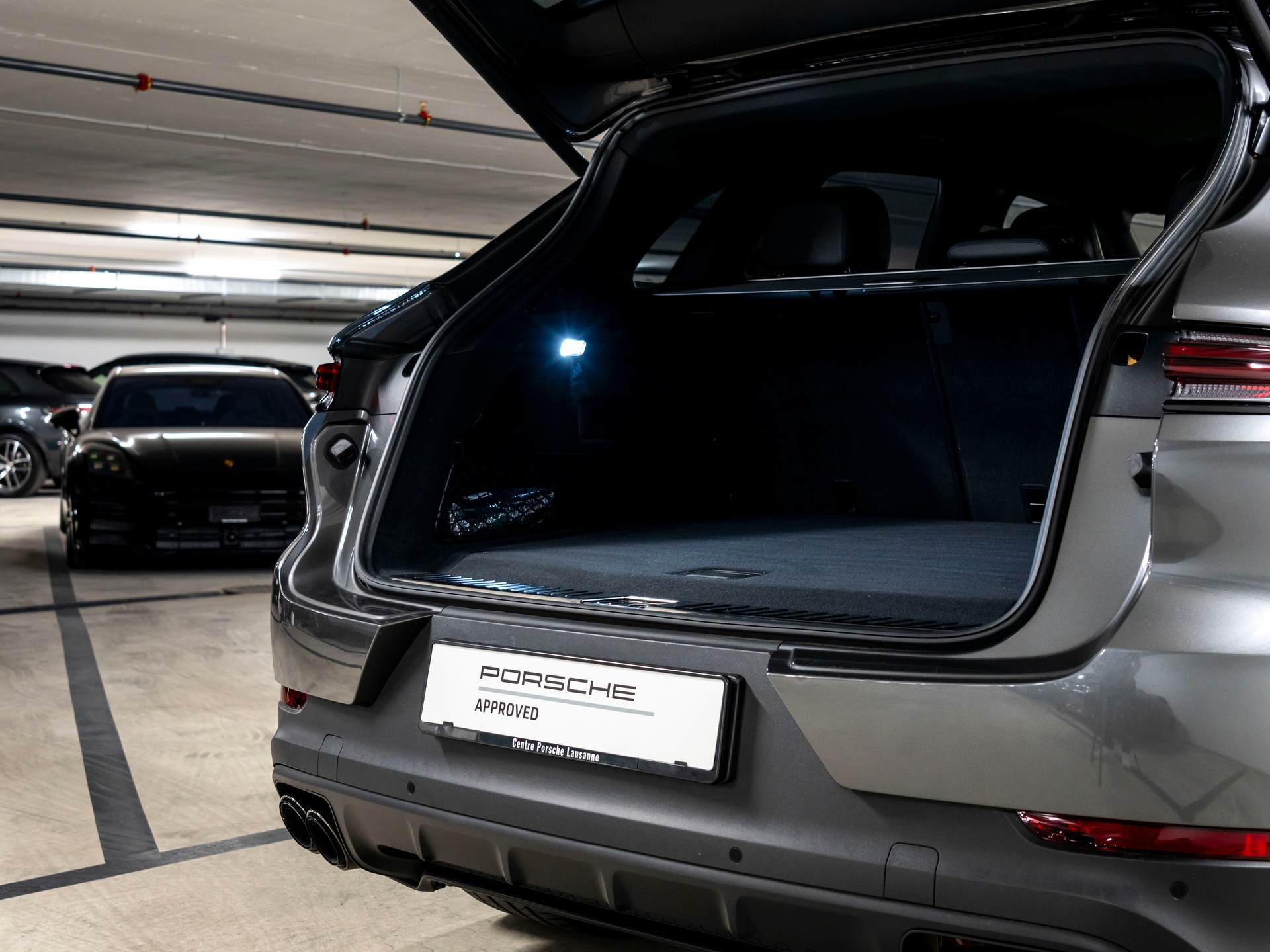 PORSCHE Cayenne E-Hybrid Tiptronic-image-10