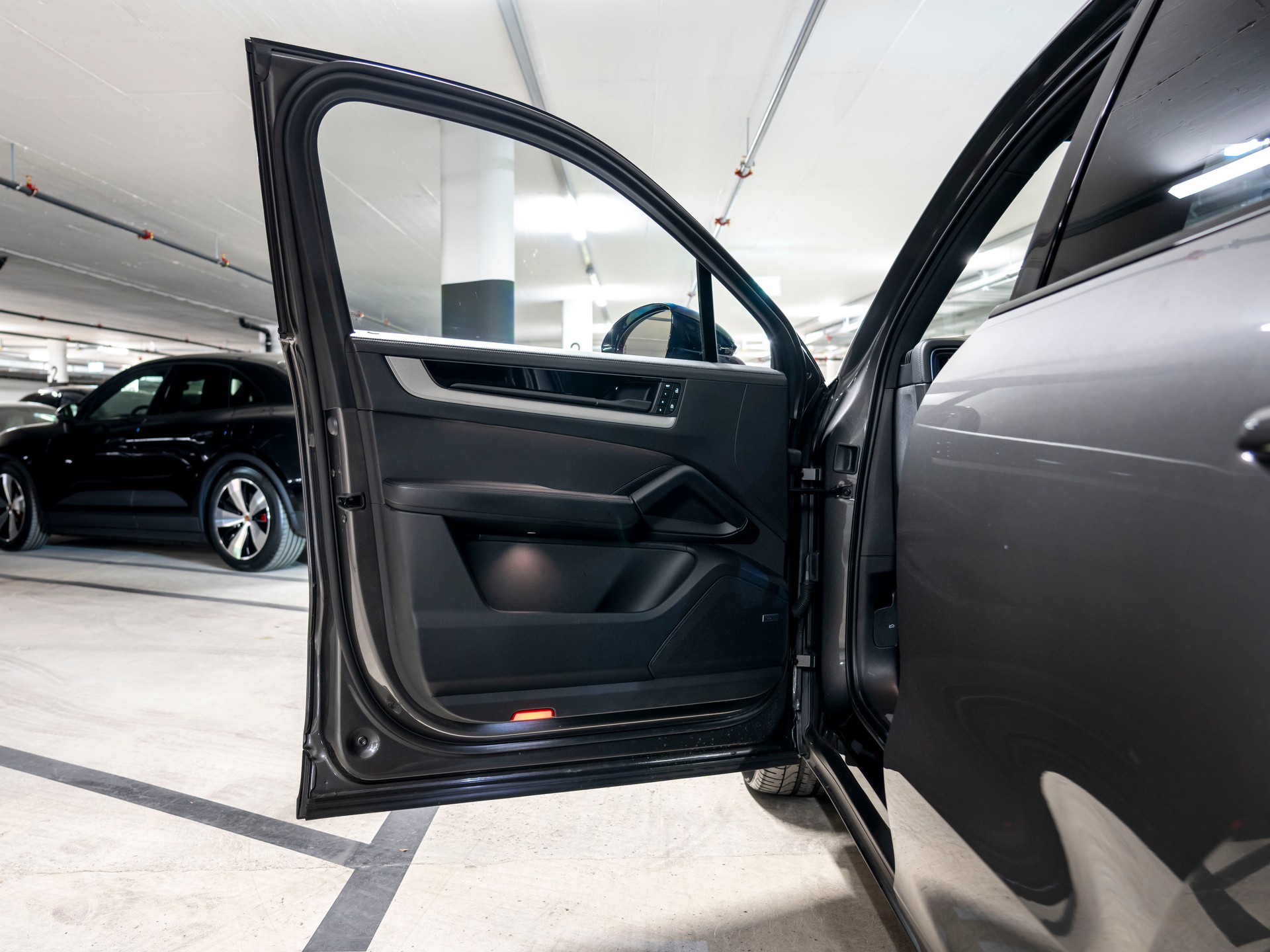 PORSCHE Cayenne E-Hybrid Tiptronic-image-11