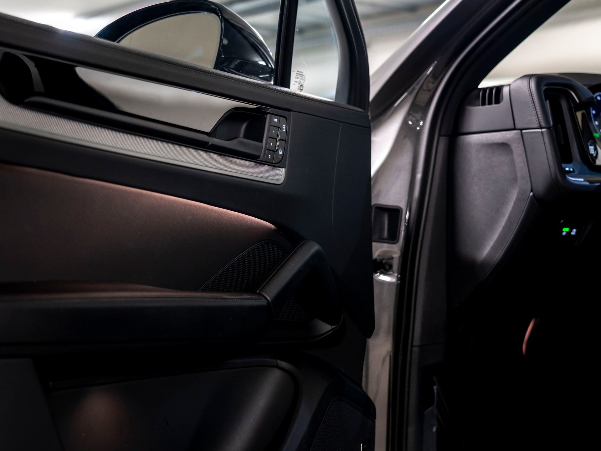 PORSCHE Cayenne E-Hybrid Tiptronic-image-19