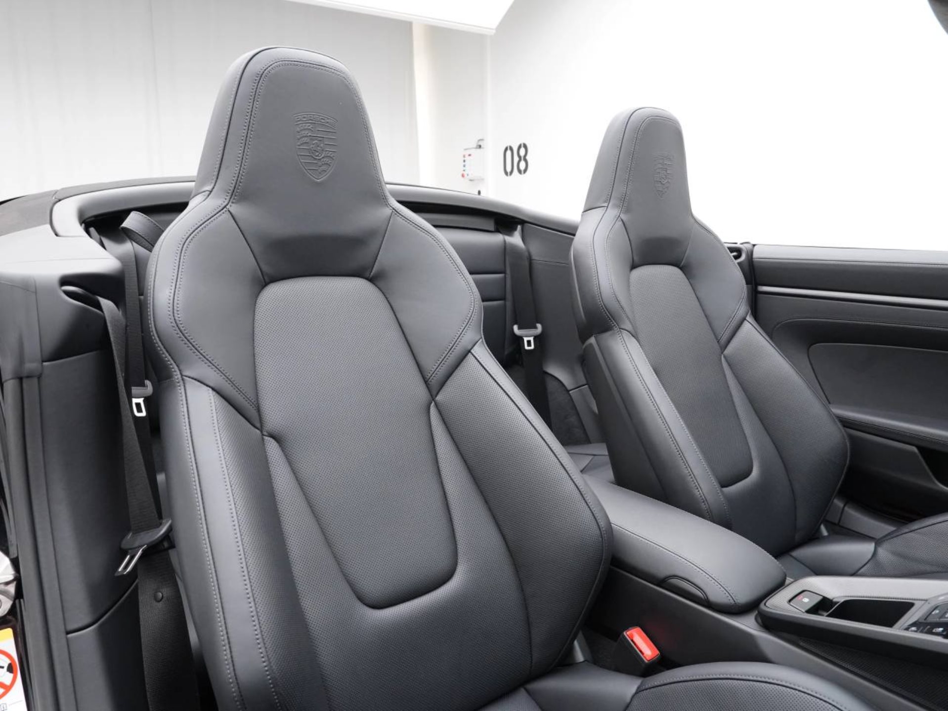 PORSCHE 911 Carrera 4 GTS Cabriolet-image-25