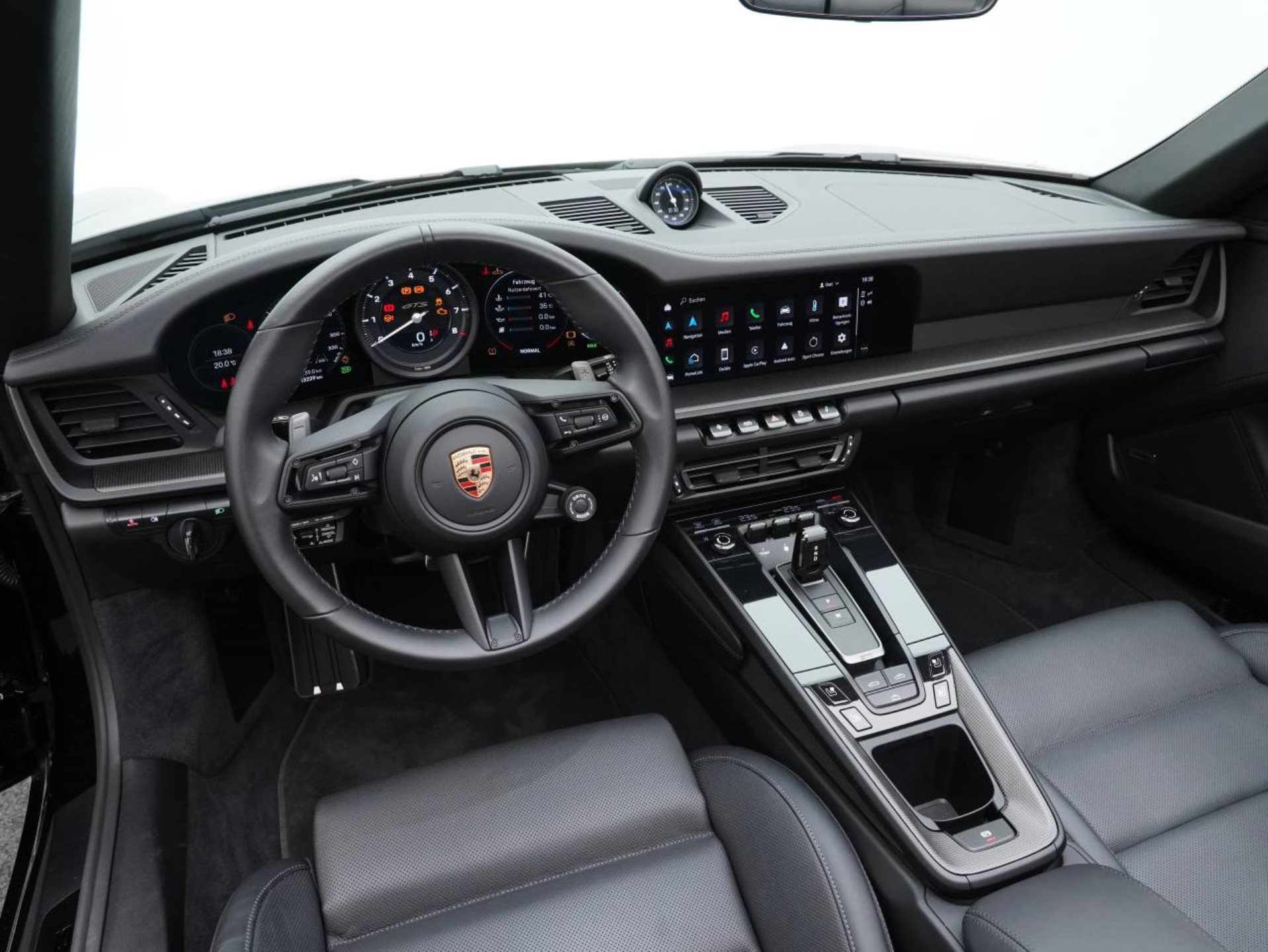 PORSCHE 911 Carrera 4 GTS Cabriolet-image-14
