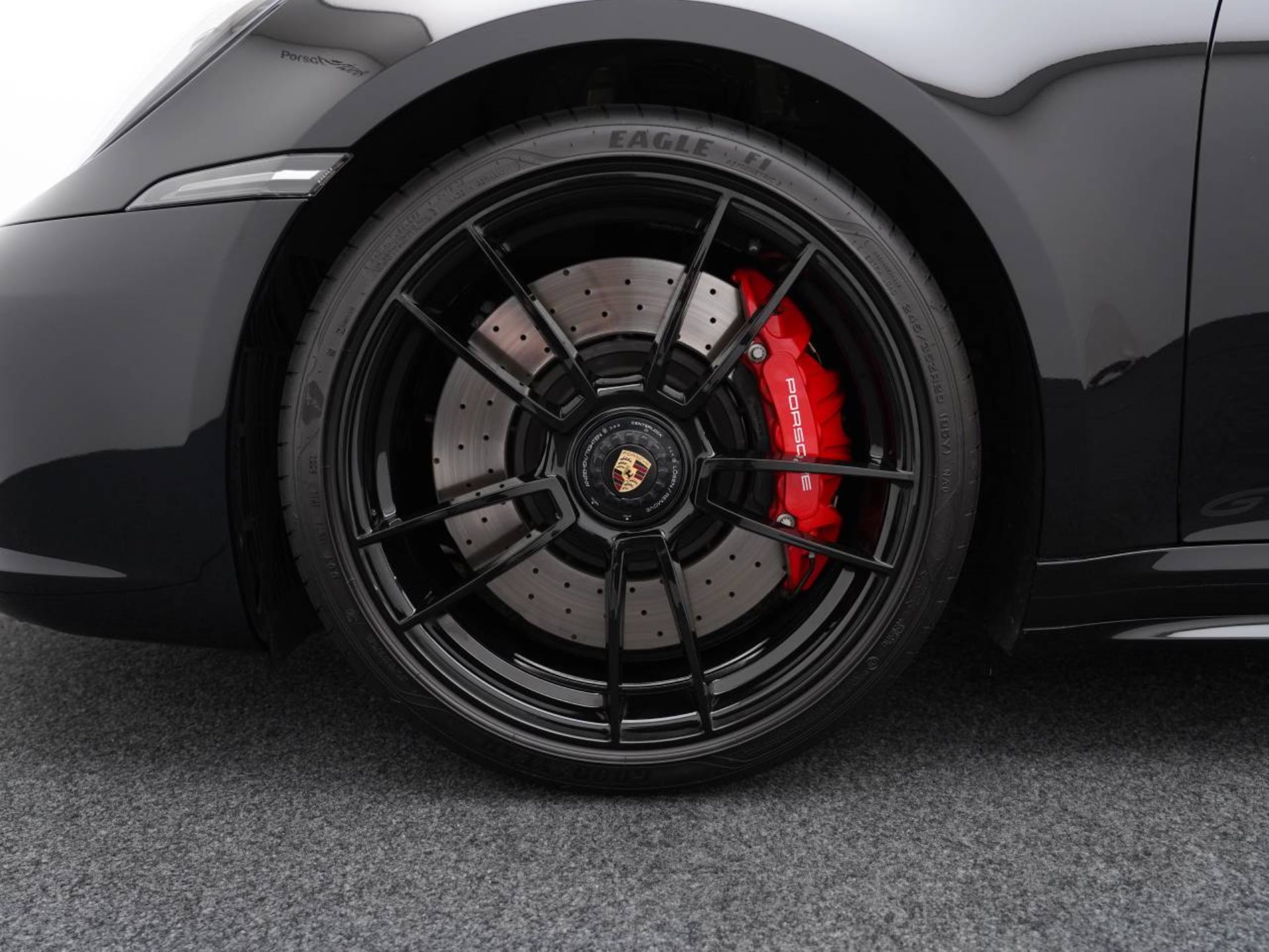 PORSCHE 911 Carrera 4 GTS Cabriolet-image-10