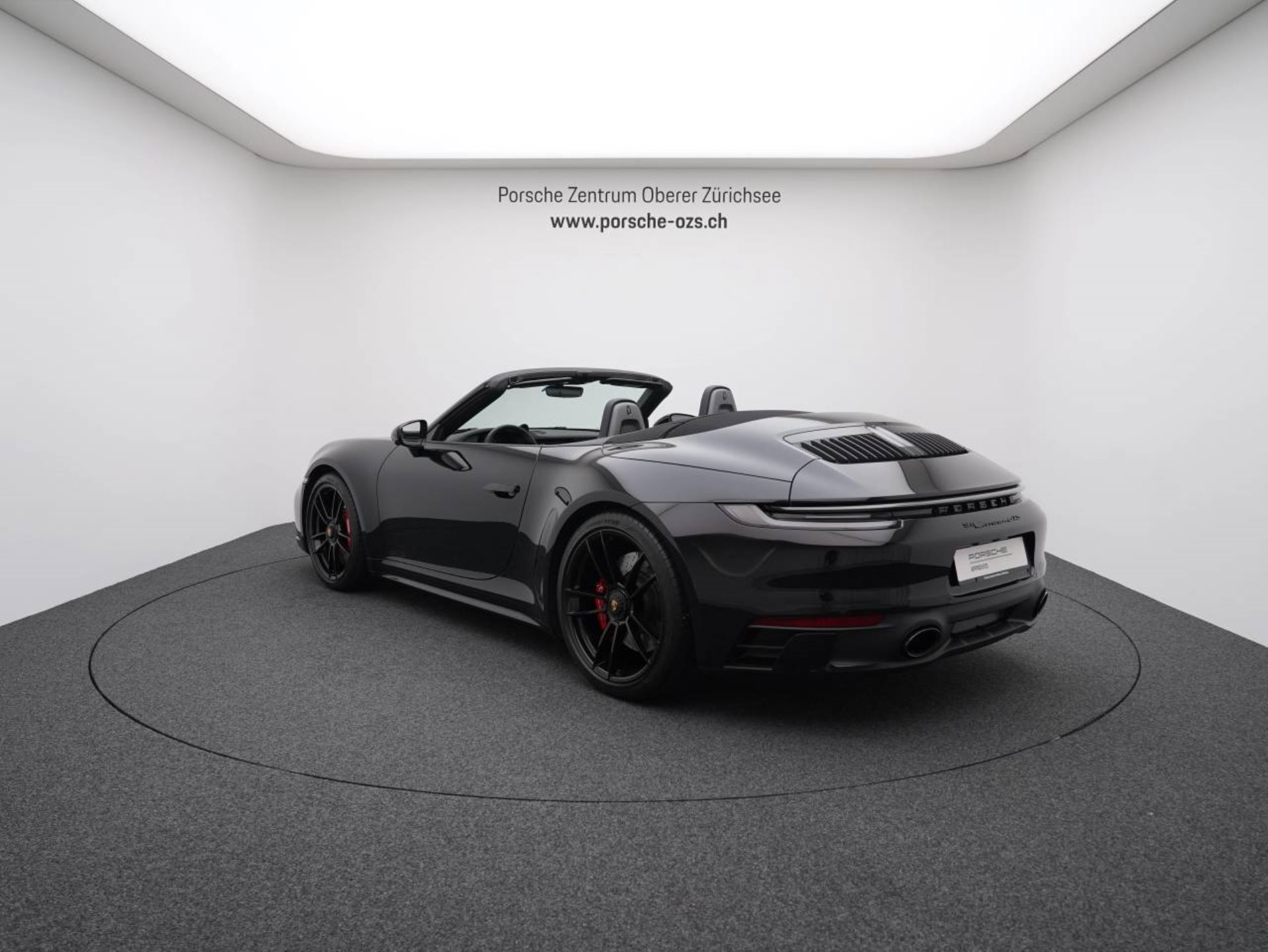 PORSCHE 911 Carrera 4 GTS Cabriolet-image-2