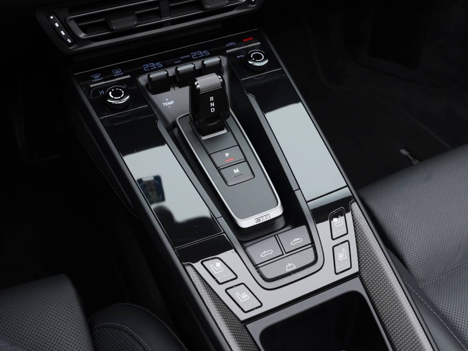 PORSCHE 911 Carrera 4 GTS Cabriolet-image-19