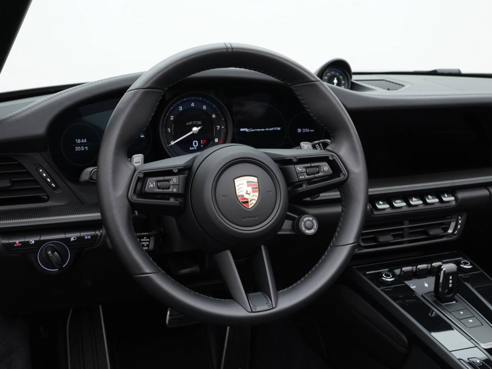PORSCHE 911 Carrera 4 GTS Cabriolet-image-15