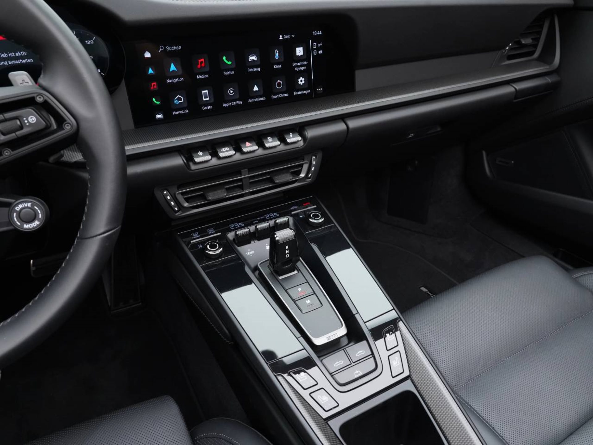 PORSCHE 911 Carrera 4 GTS Cabriolet-image-17