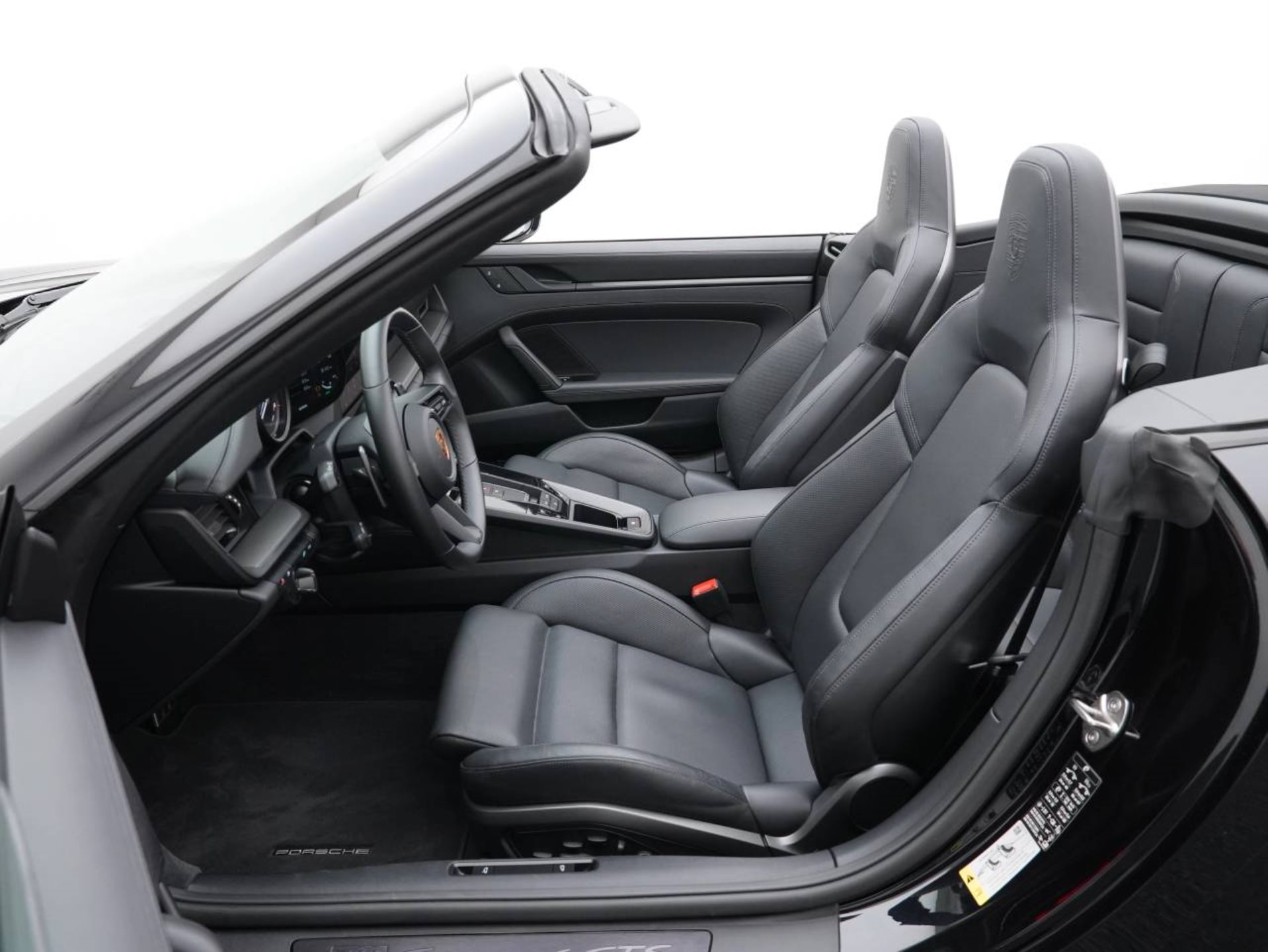 PORSCHE 911 Carrera 4 GTS Cabriolet-image-4