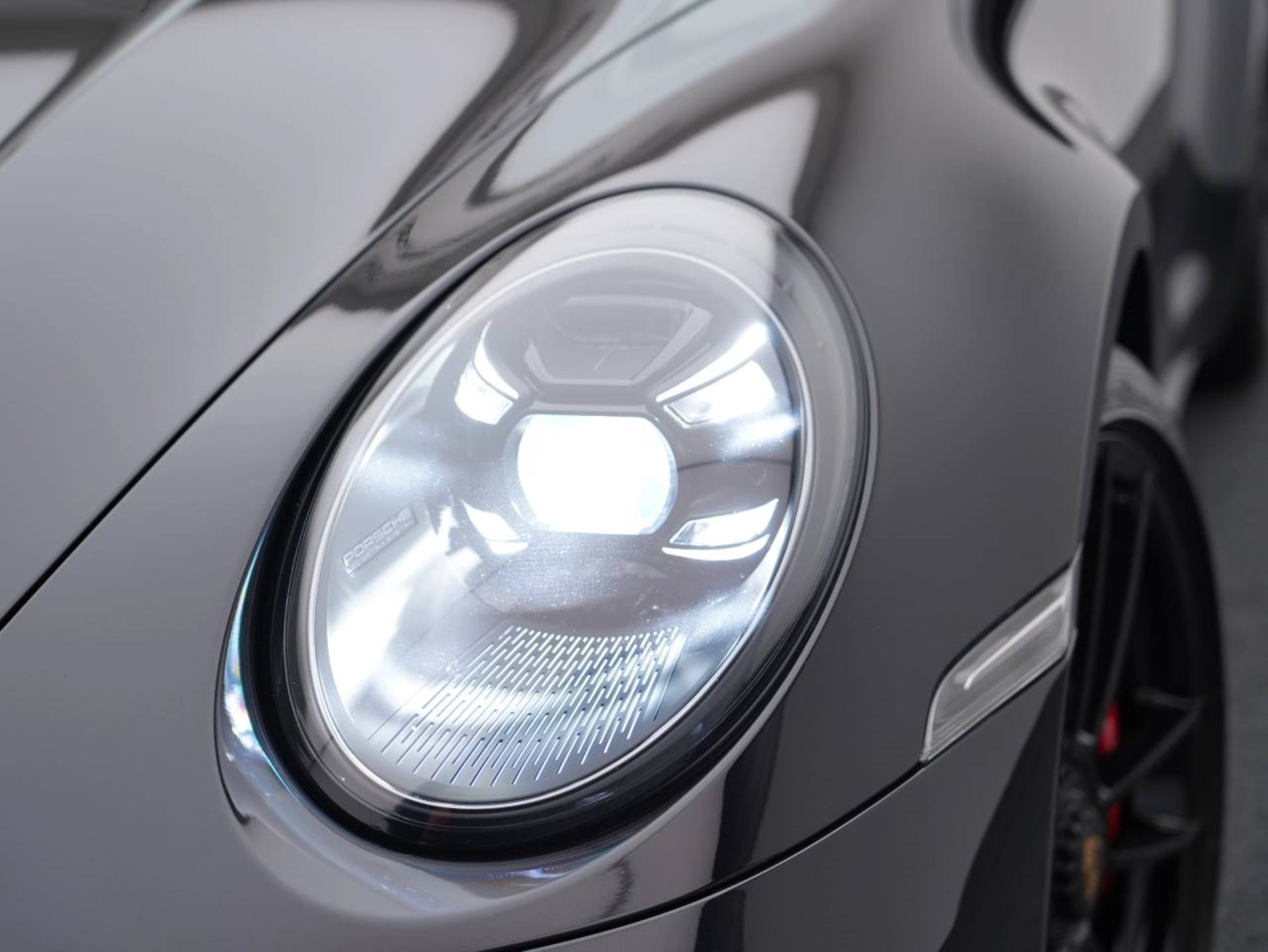 PORSCHE 911 Carrera 4 GTS Cabriolet-image-12