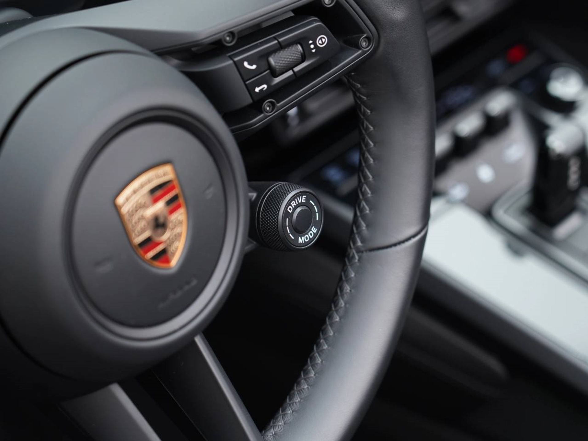PORSCHE 911 Carrera 4 GTS Cabriolet-image-31