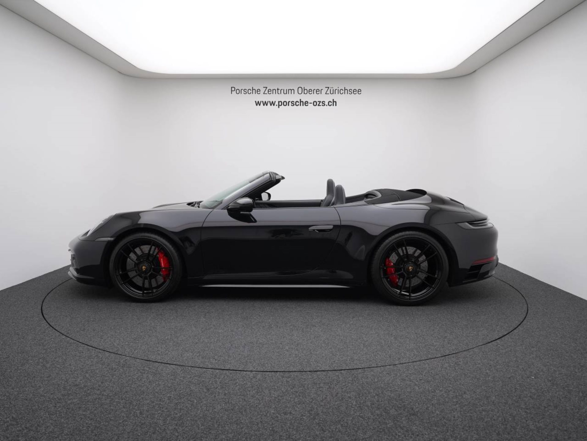 PORSCHE 911 Carrera 4 GTS Cabriolet-image-1