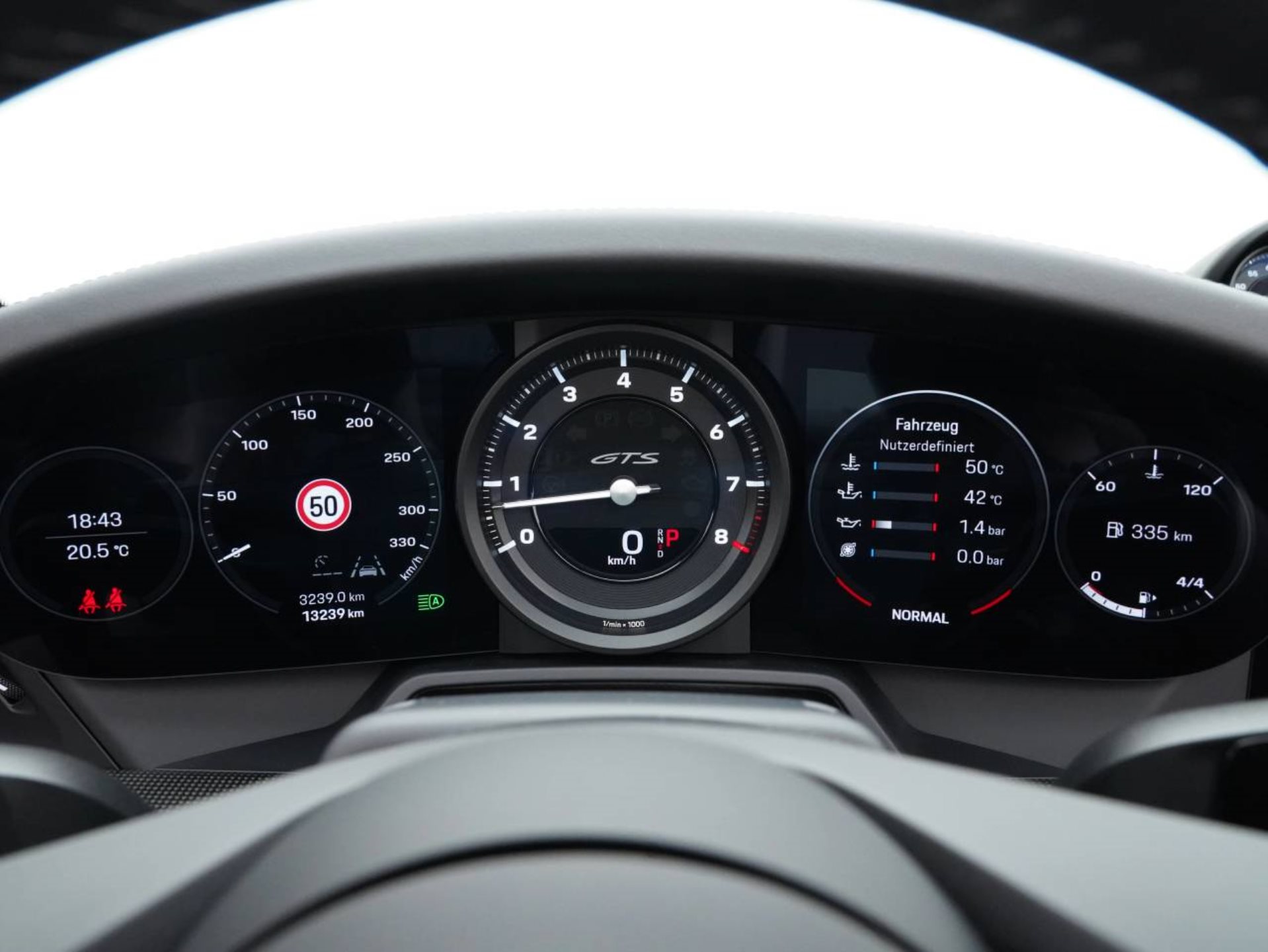PORSCHE 911 Carrera 4 GTS Cabriolet-image-16