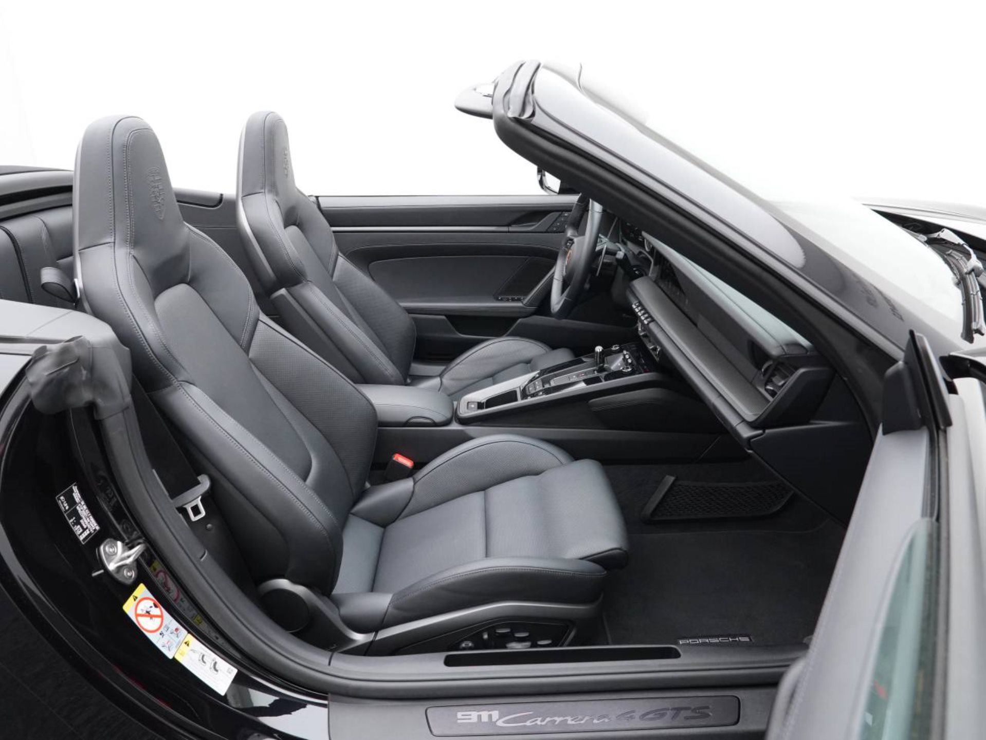 PORSCHE 911 Carrera 4 GTS Cabriolet-image-24
