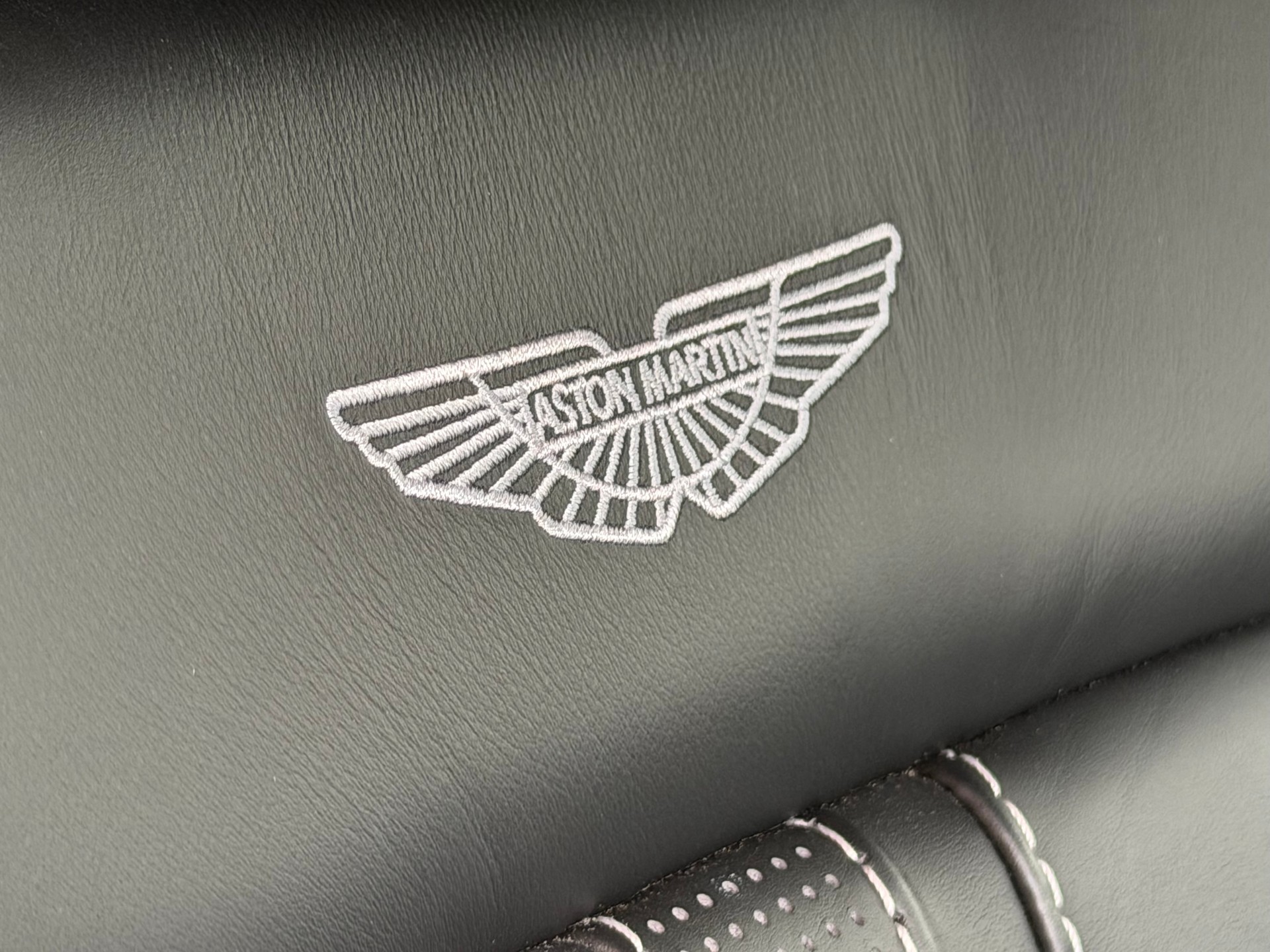 ASTON MARTIN V8 Vantage 4.0 Coupé-image-7
