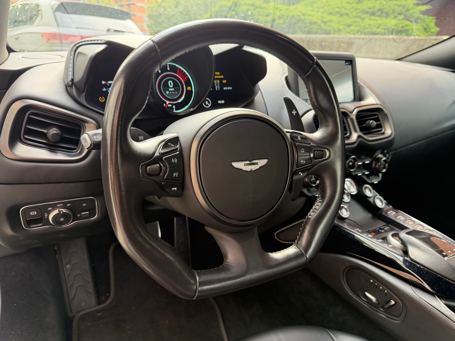 ASTON MARTIN V8 Vantage 4.0 Coupé-image-8