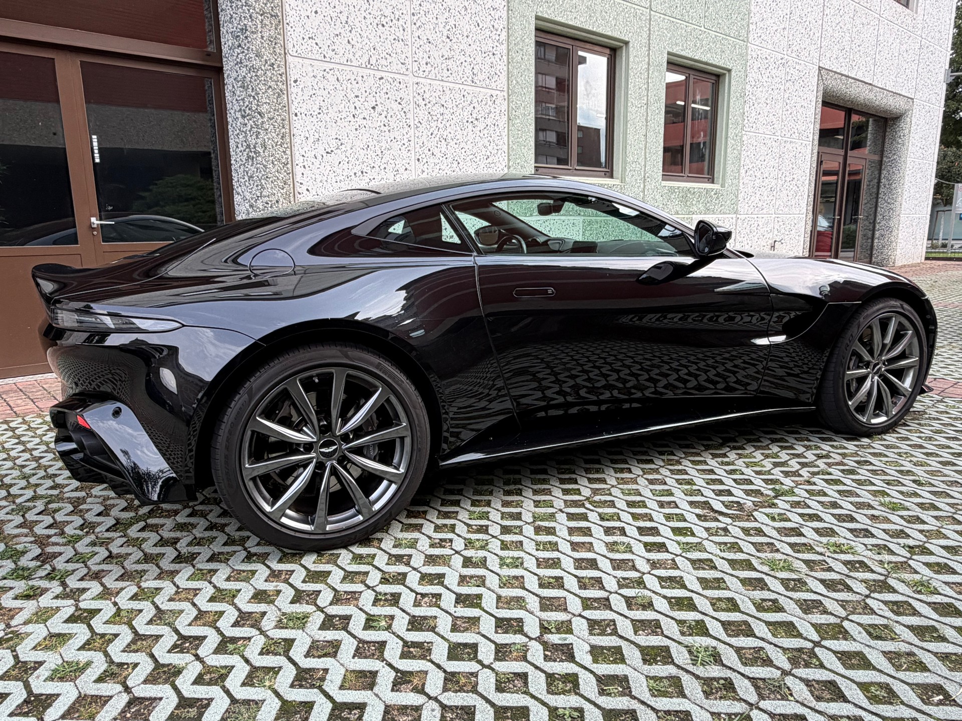 ASTON MARTIN V8 Vantage 4.0 Coupé-image-3
