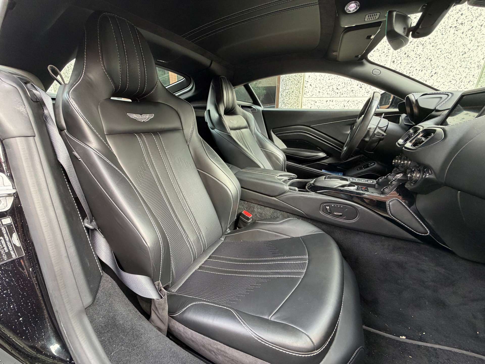 ASTON MARTIN V8 Vantage 4.0 Coupé-image-6