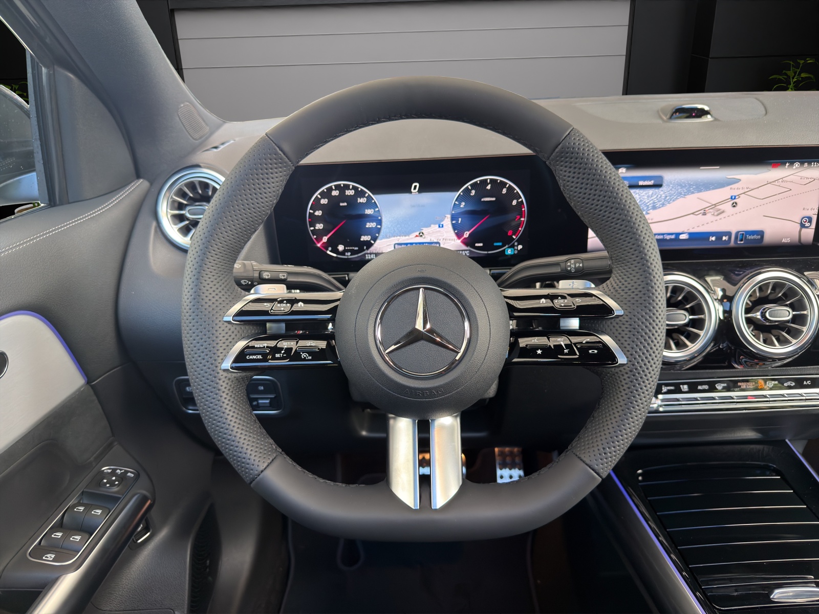 MERCEDES-BENZ GLA 200 Night Star 7G-DCT-image-13