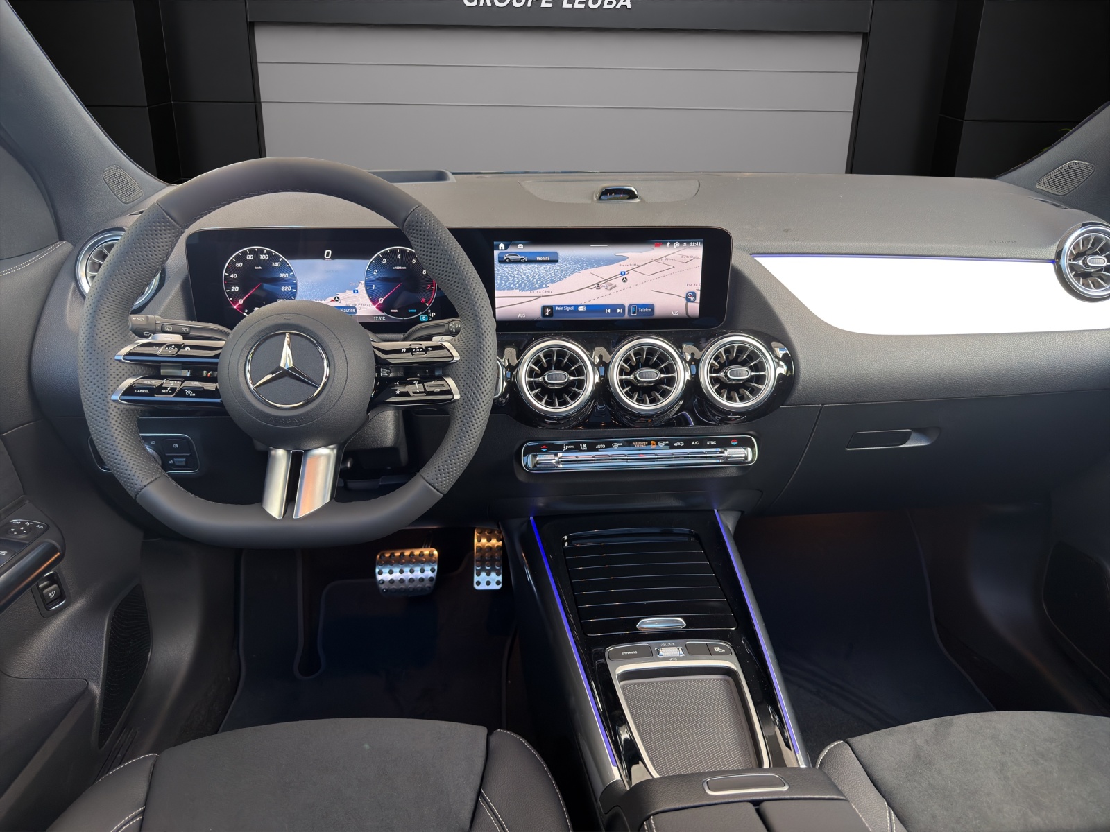 MERCEDES-BENZ GLA 200 Night Star 7G-DCT-image-11