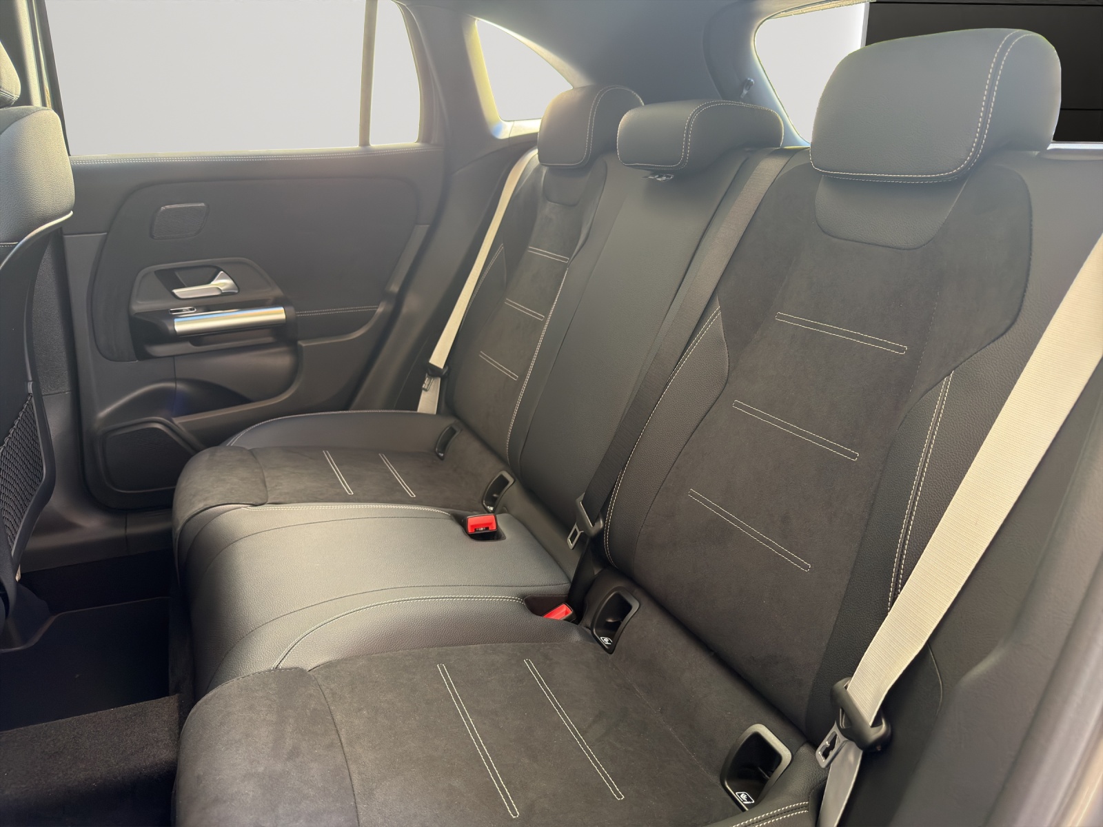 MERCEDES-BENZ GLA 200 Night Star 7G-DCT-image-10