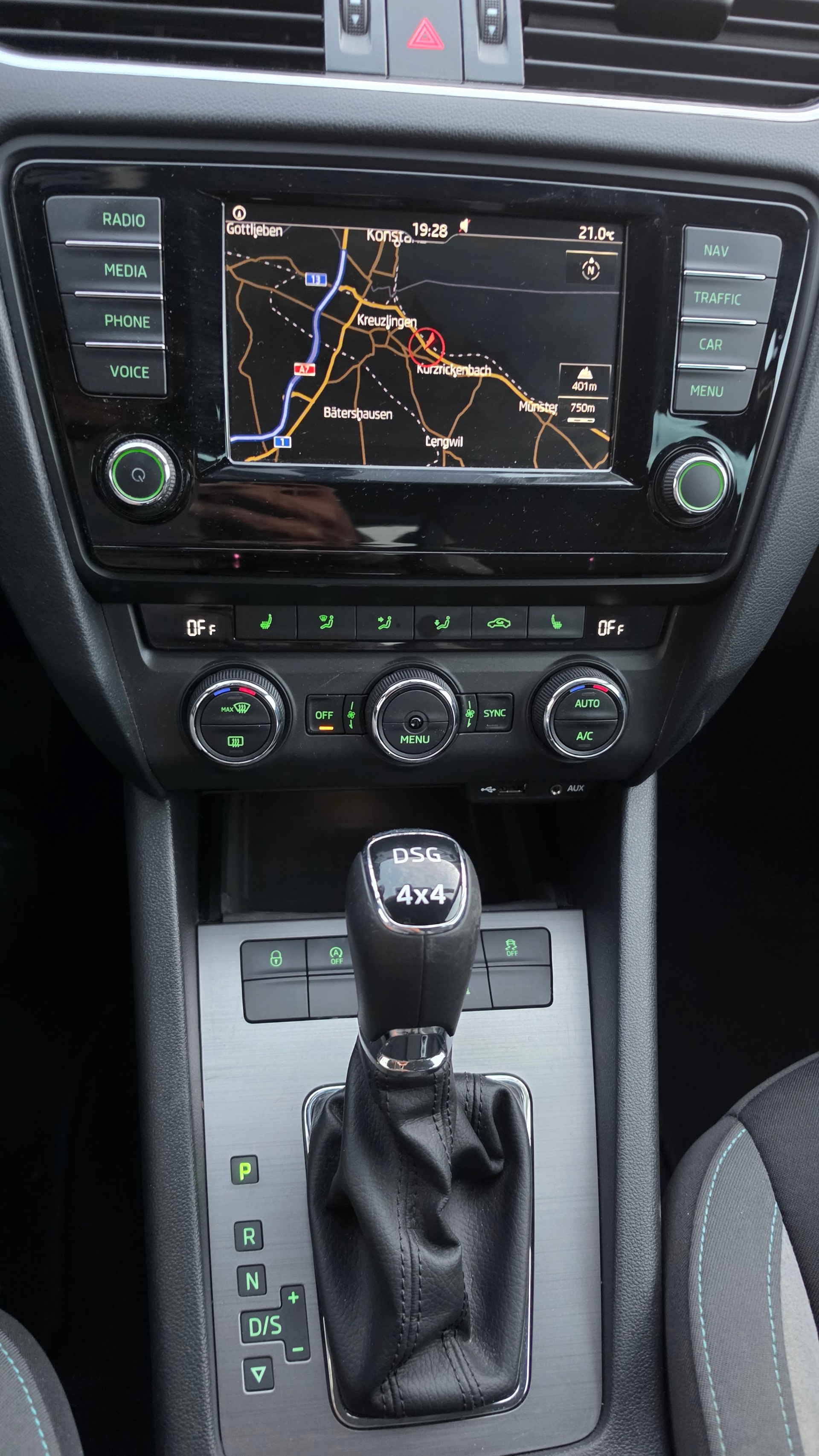 SKODA Octavia Combi 1.8 TSI Swiss Joy 4x4 DSG-image-25