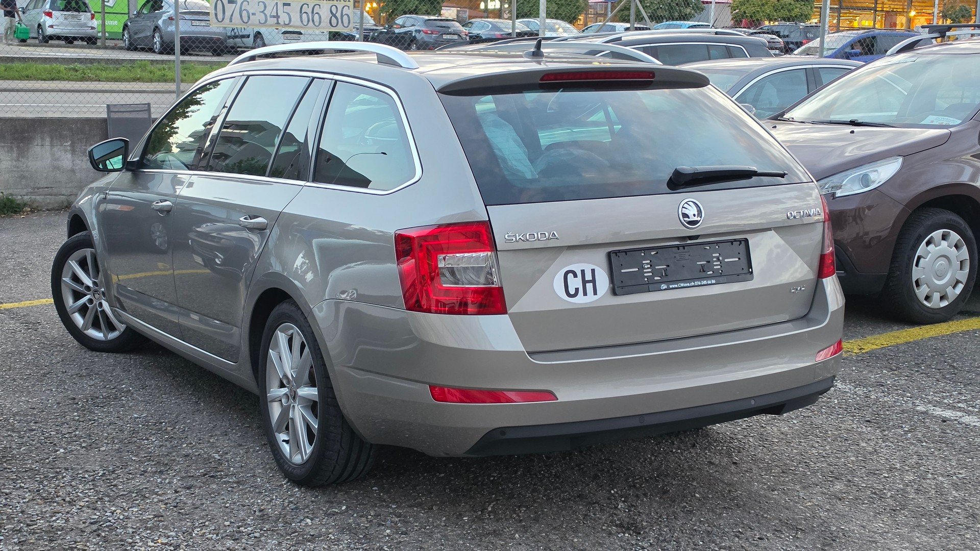SKODA Octavia Combi 1.8 TSI Swiss Joy 4x4 DSG-image-9