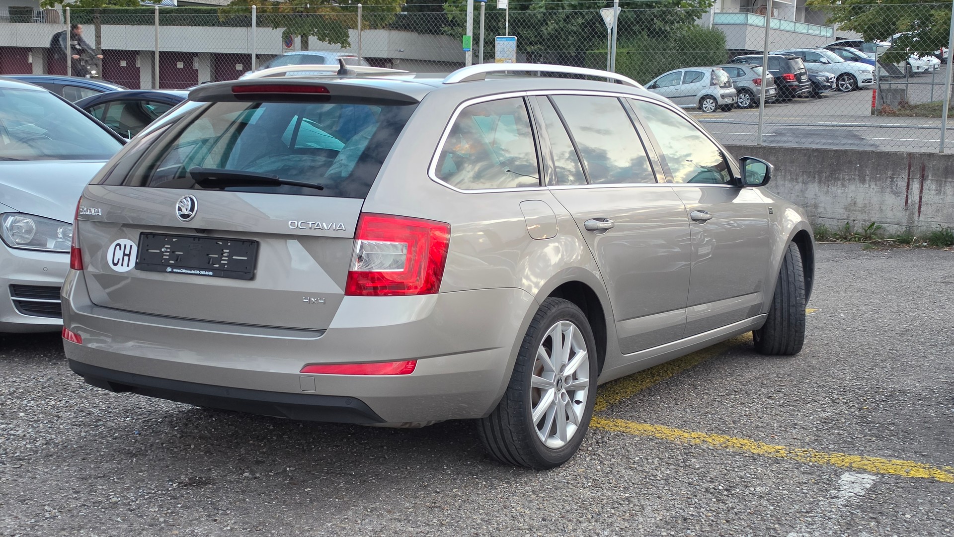 SKODA Octavia Combi 1.8 TSI Swiss Joy 4x4 DSG-image-8