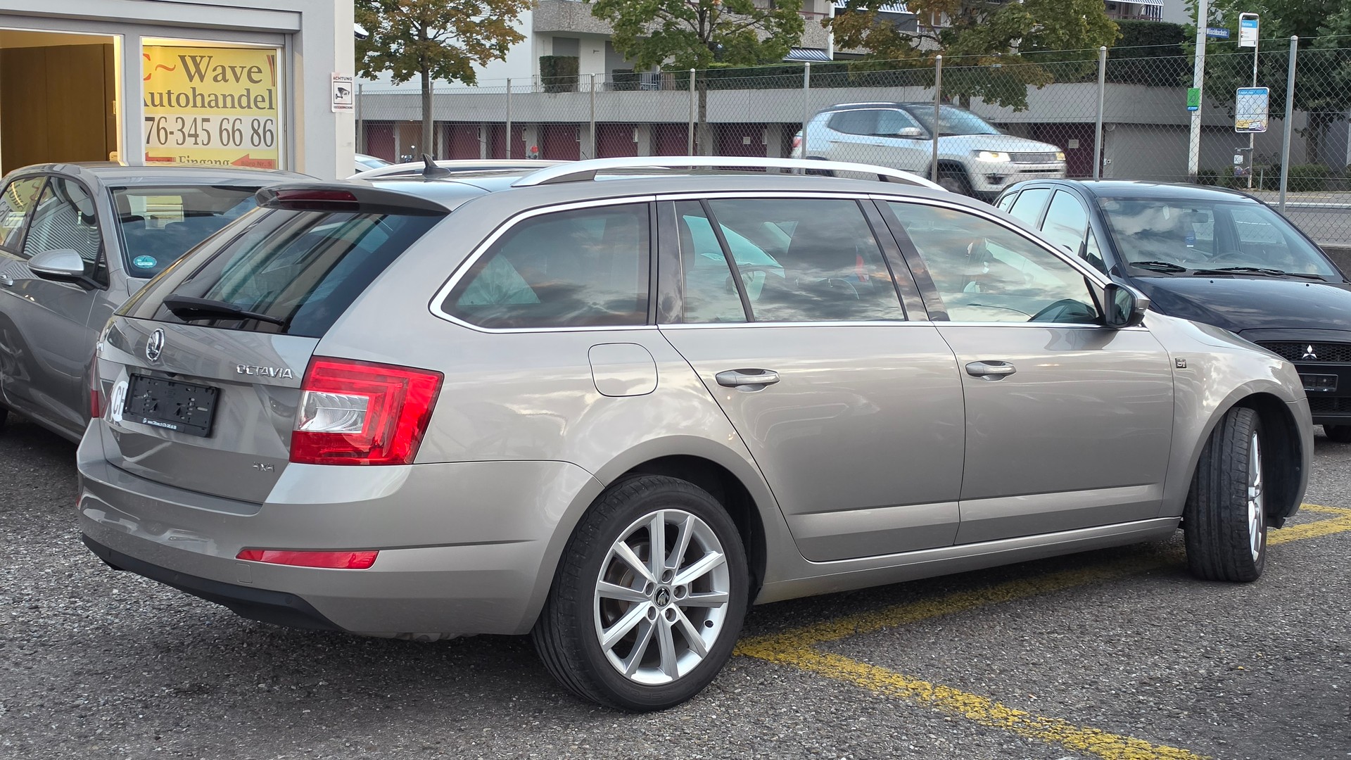 SKODA Octavia Combi 1.8 TSI Swiss Joy 4x4 DSG-image-5