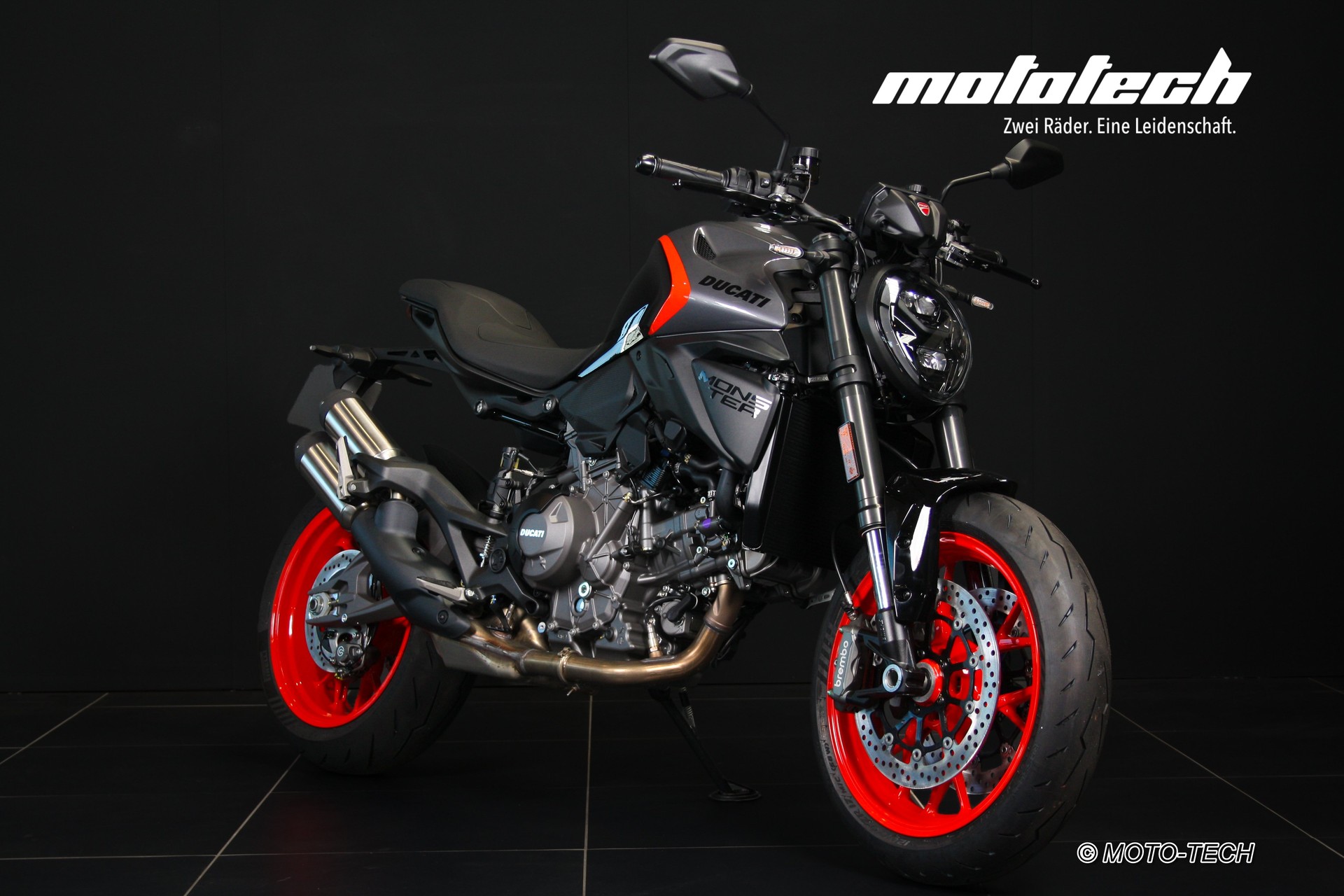 DUCATI Monster 890