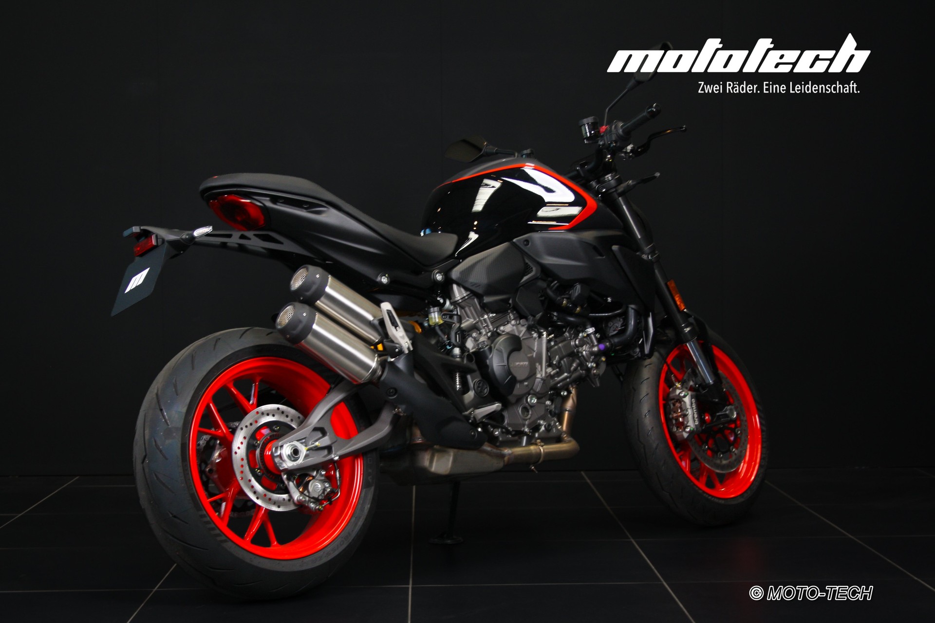 DUCATI Monster 890-showroom-element-2