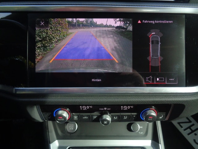 AUDI Q3 45 TFSI quattro S-tronic-image-8