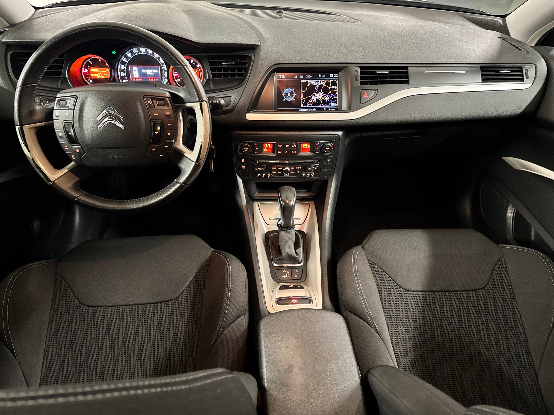 CITROEN C5 Tourer 1.6 Turbo Exclusive Automatic-image-11