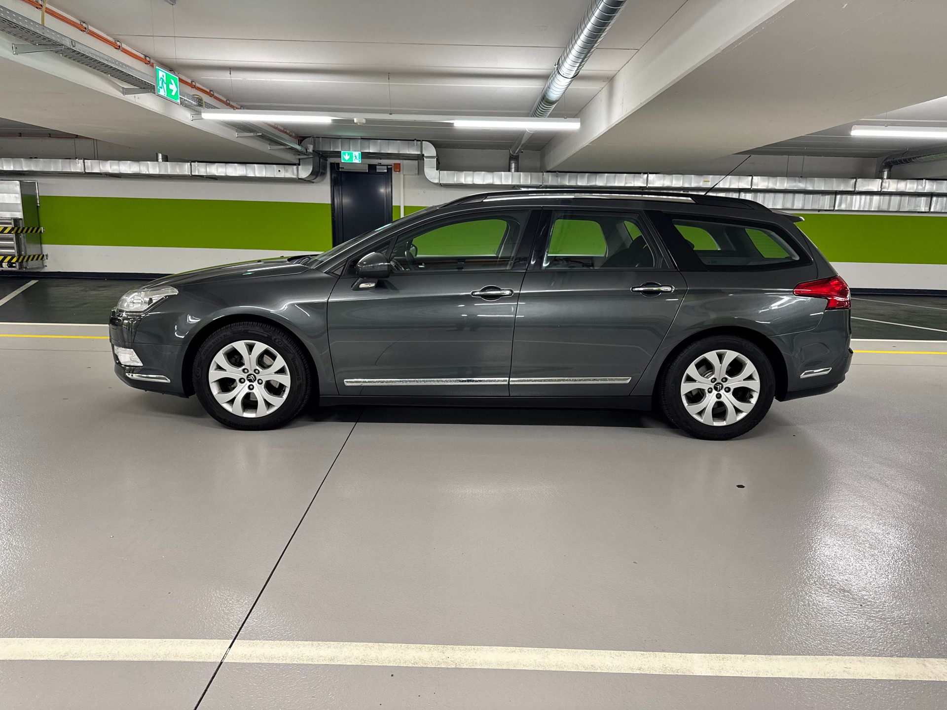 CITROEN C5 Tourer 1.6 Turbo Exclusive Automatic-image-7
