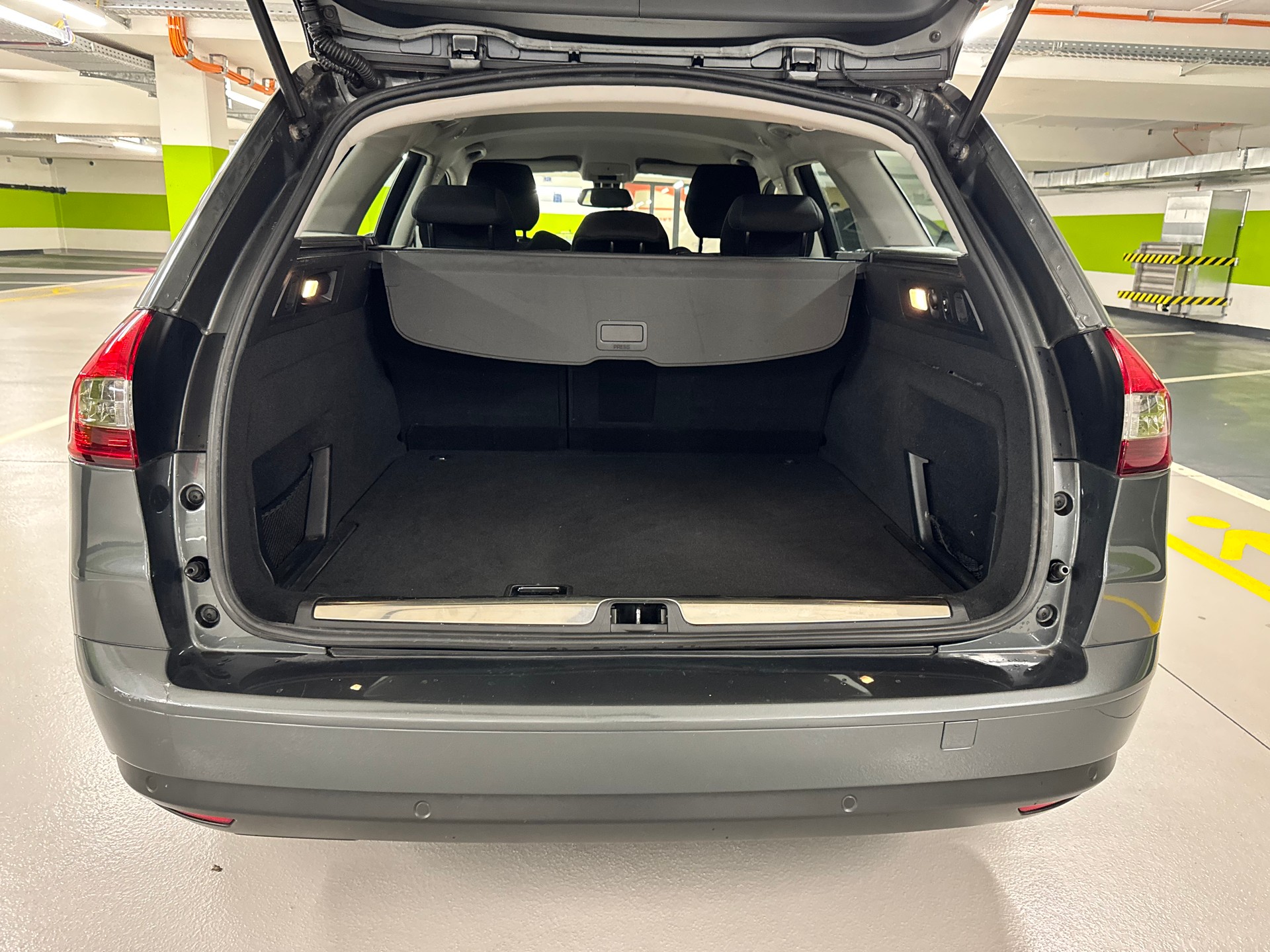 CITROEN C5 Tourer 1.6 Turbo Exclusive Automatic-image-8