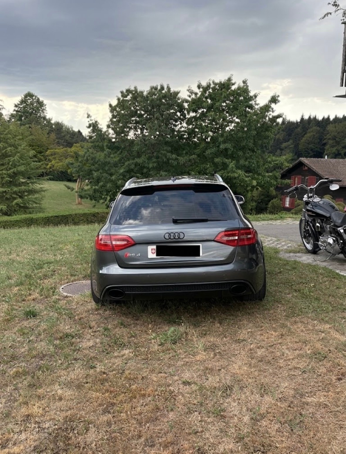 AUDI 4.2 V8 FSI quattro S-Tronic-image-2